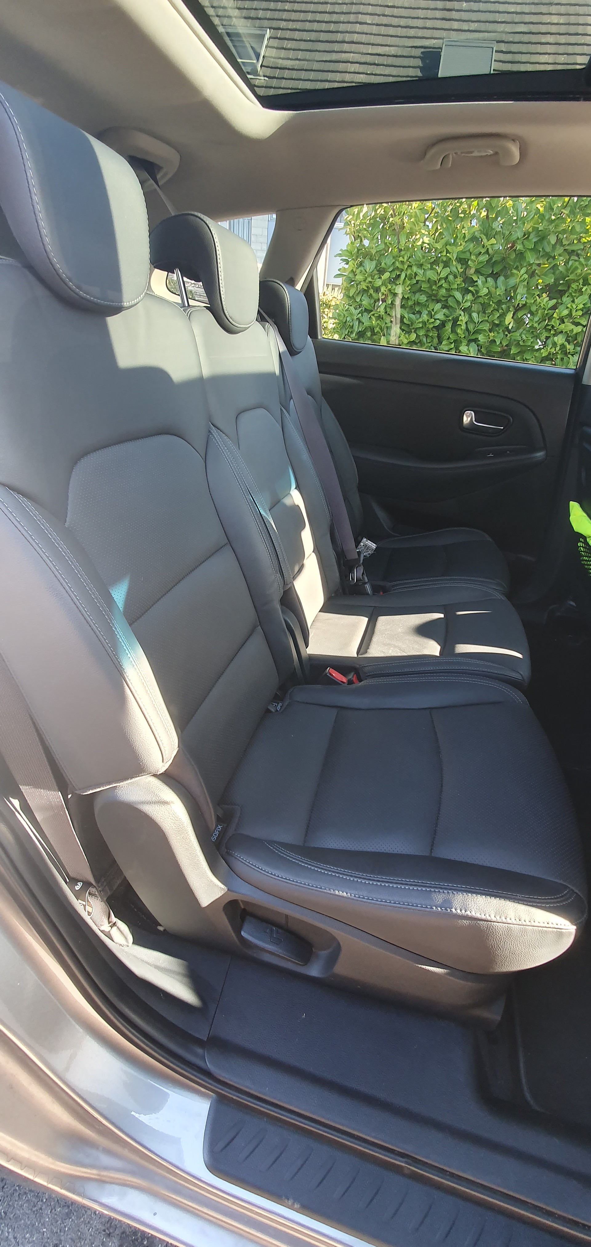 KIA Carens 1.7 CRDi Swiss Eco Edition DCT-image-3