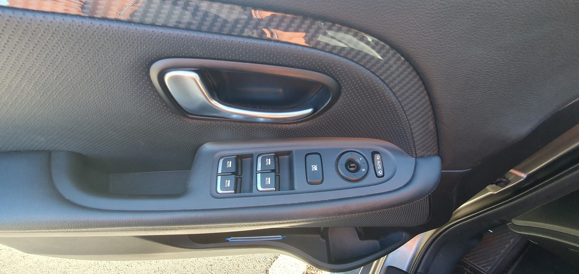 KIA Carens 1.7 CRDi Swiss Eco Edition DCT-image-11