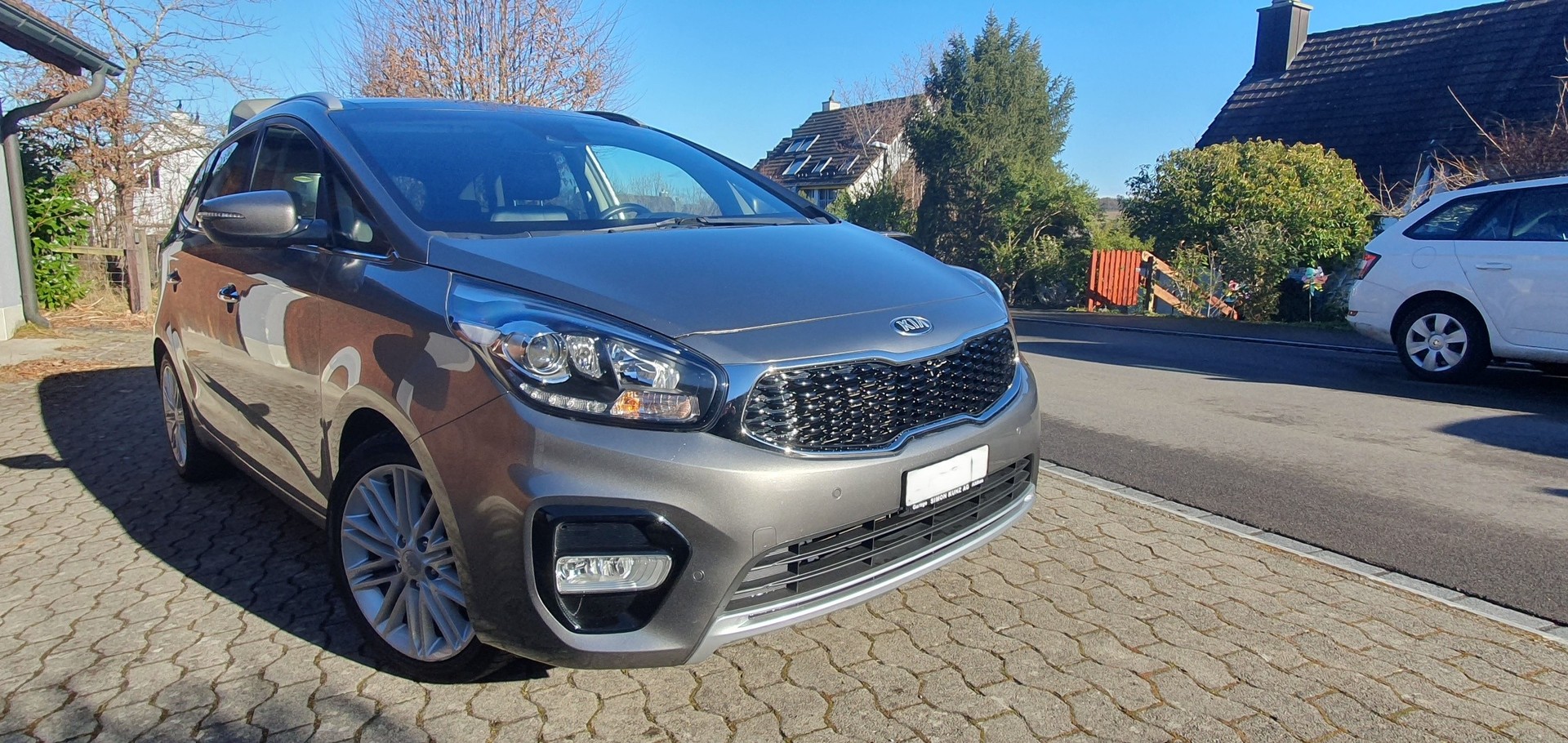 KIA Carens 1.7 CRDi Swiss Eco Edition DCT-image-0