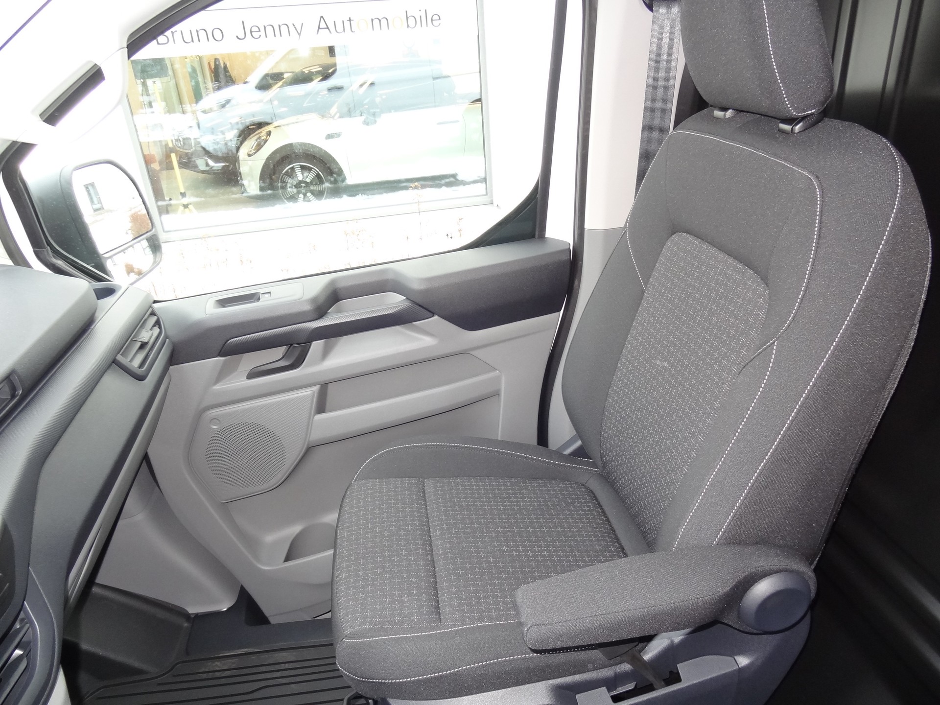 FORD Transit Custom Van 340 L2H1 65kWh Trend-image-4