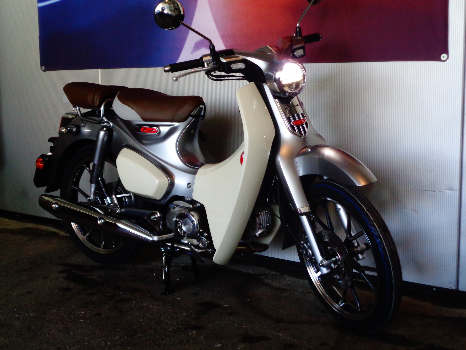 HONDA C 125 Super Cub-showroom-element-2