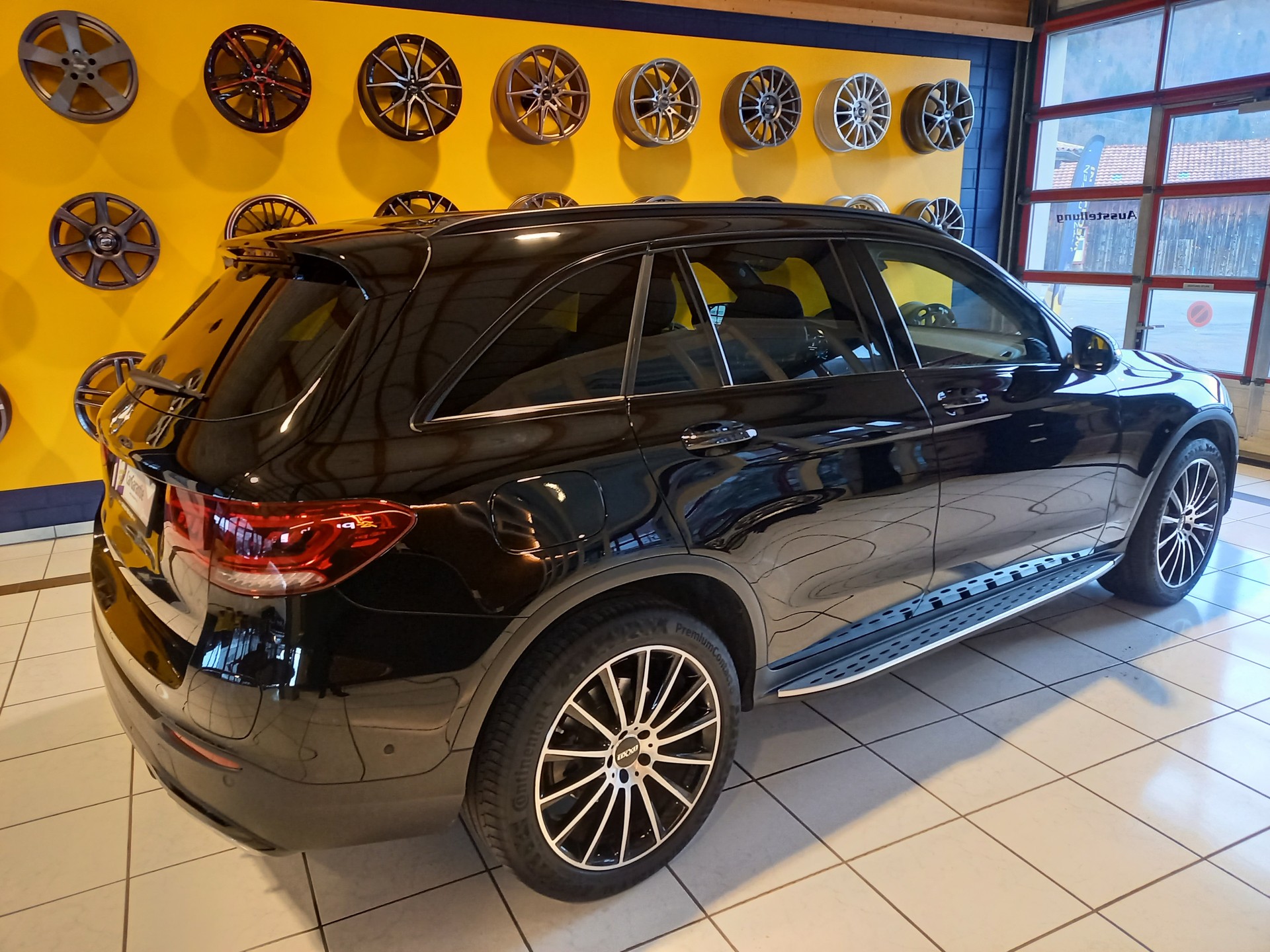 MERCEDES-BENZ GLC 300 e 4Matic 9G-Tronic-image-2
