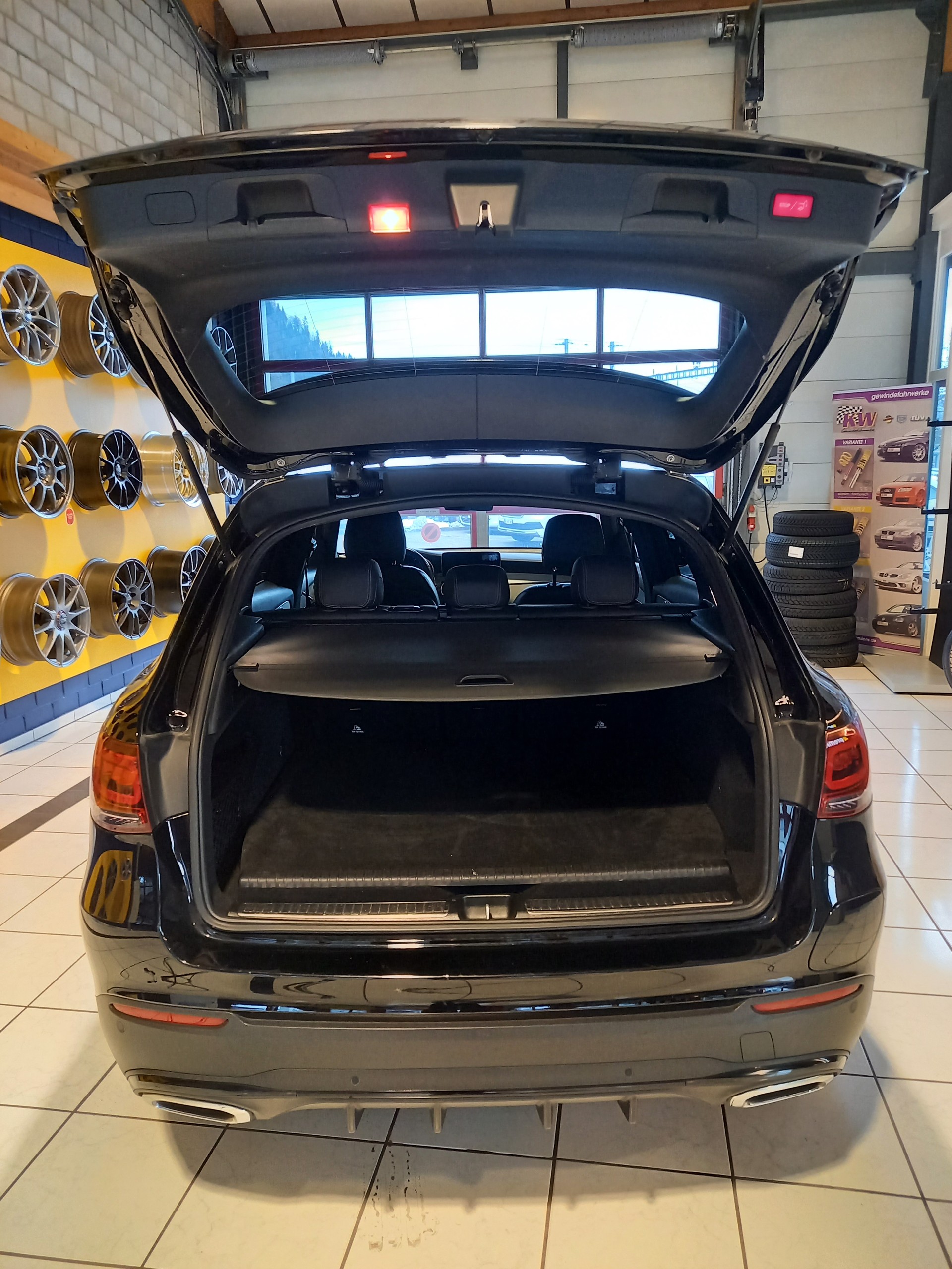 MERCEDES-BENZ GLC 300 e 4Matic 9G-Tronic-image-6