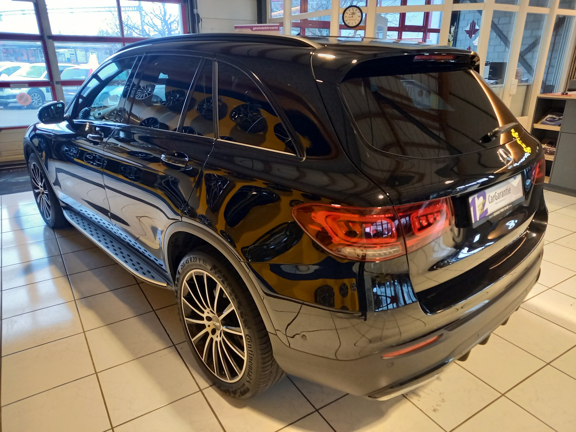 MERCEDES-BENZ GLC 300 e 4Matic 9G-Tronic-image-3