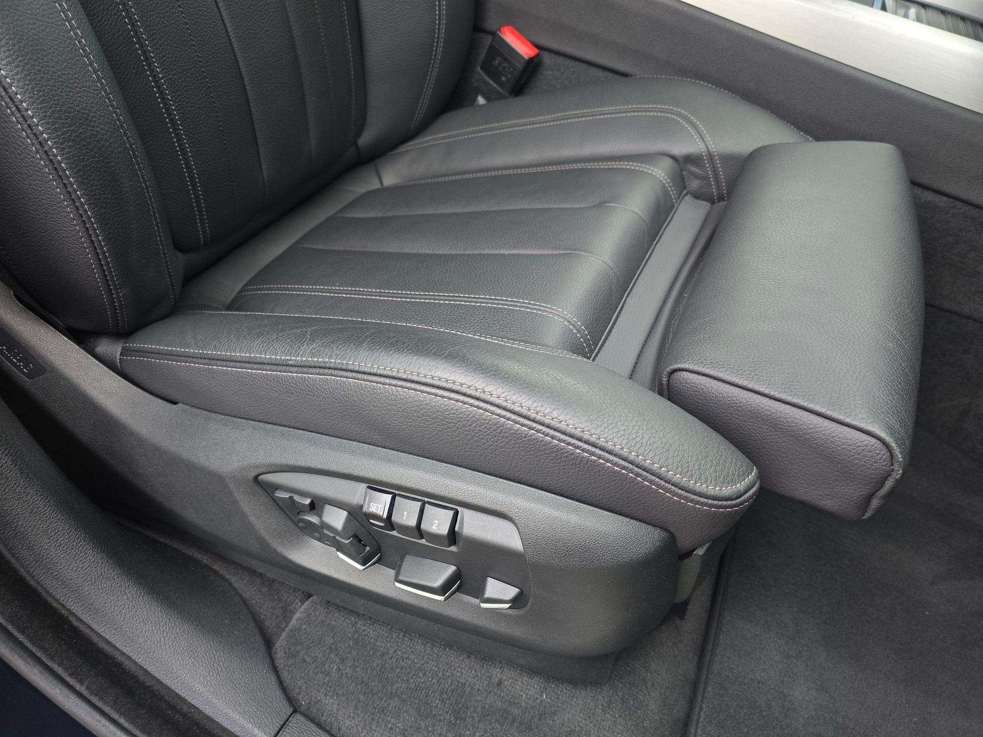 BMW X5 xDrive M Sport 30d Steptronic-image-16