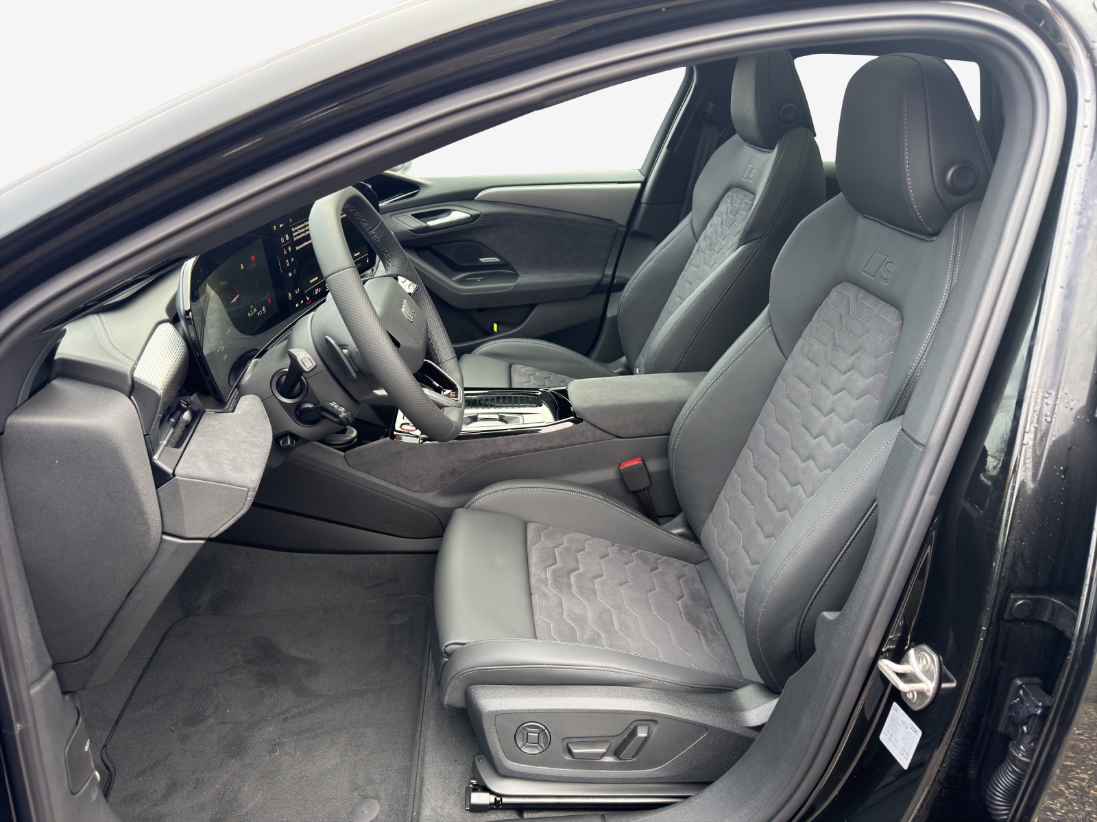 AUDI S6 Avant e-tron quattro-image-7