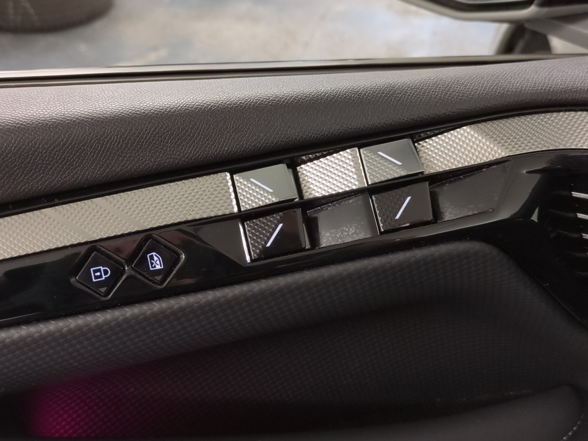 DS AUTOMOBILES DS 4 1.6 E-Tense Cross Rivoli-image-18