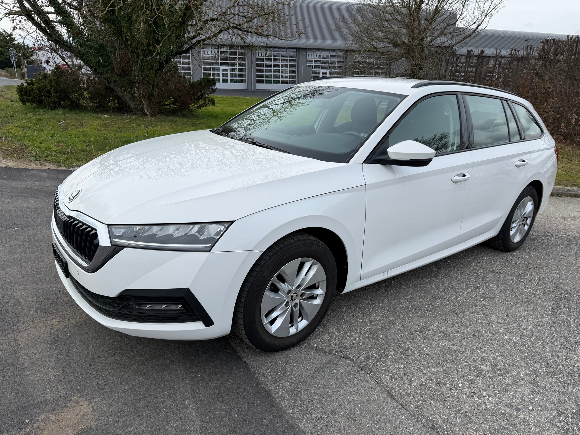 SKODA Octavia Combi 1.0 TSI mHEV DSG Style-image-0