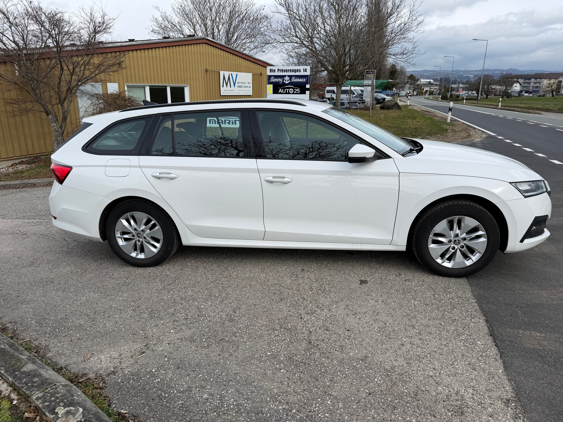 SKODA Octavia Combi 1.0 TSI mHEV DSG Style-image-3