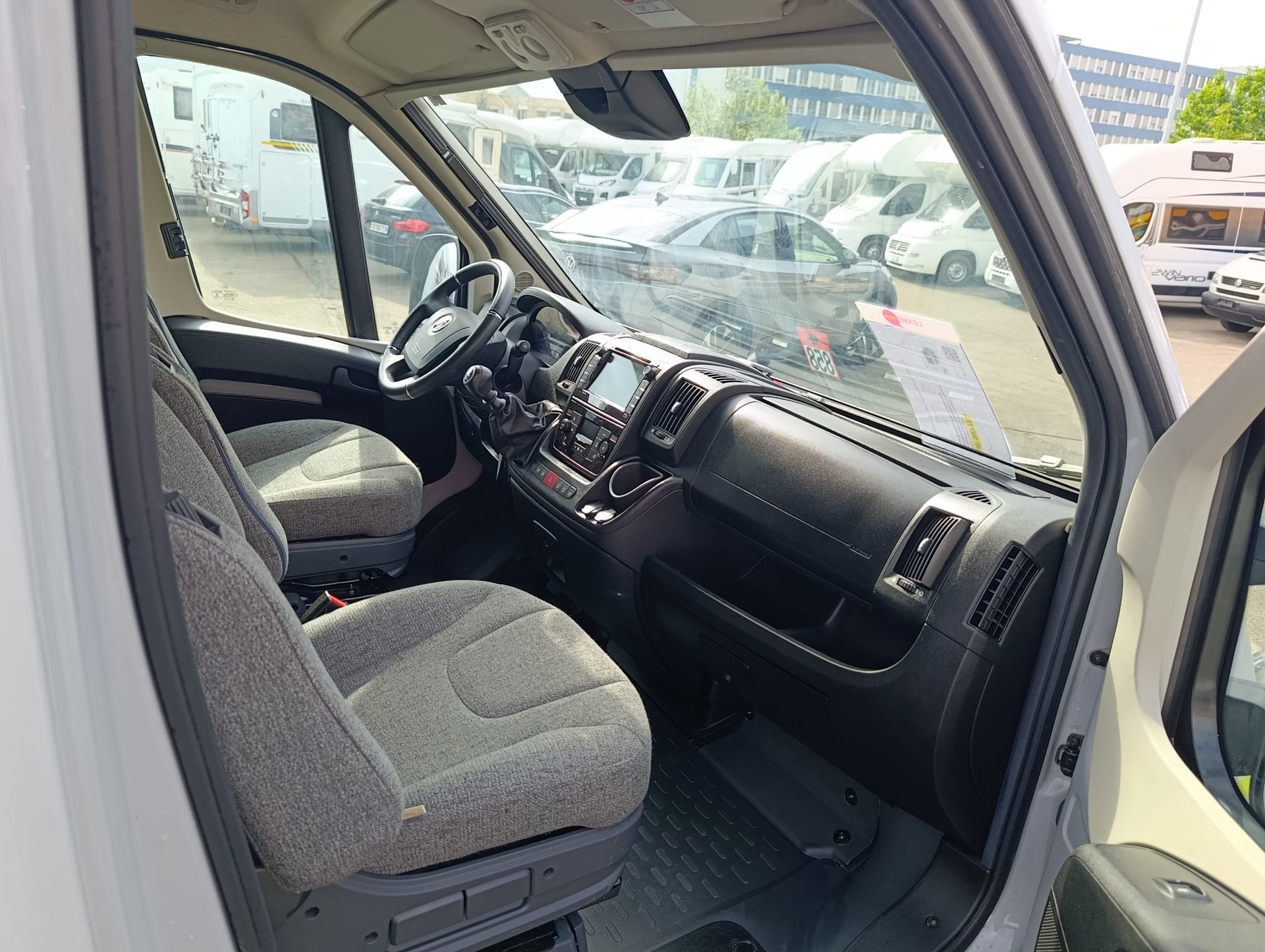 HYMER Grand Canyon Crossover***ABSOLUTE FREIHEIT DURCHS BAND***Aufstelldach*2x Doppelbett*Sensoren hinten*Multimedia*Rückfahrkamera*-image-11