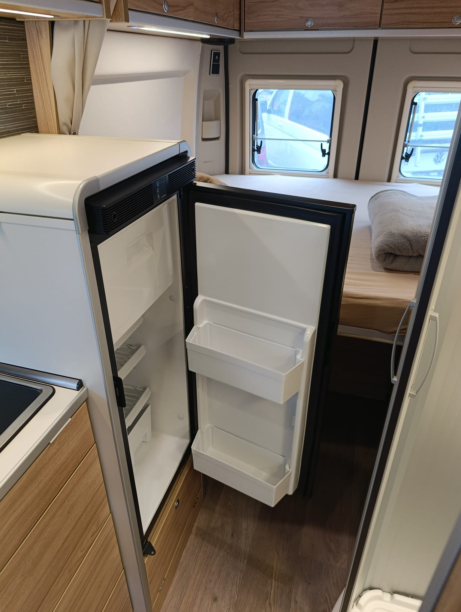 HYMER Grand Canyon Crossover***ABSOLUTE FREIHEIT DURCHS BAND***Aufstelldach*2x Doppelbett*Sensoren hinten*Multimedia*Rückfahrkamera*-image-15