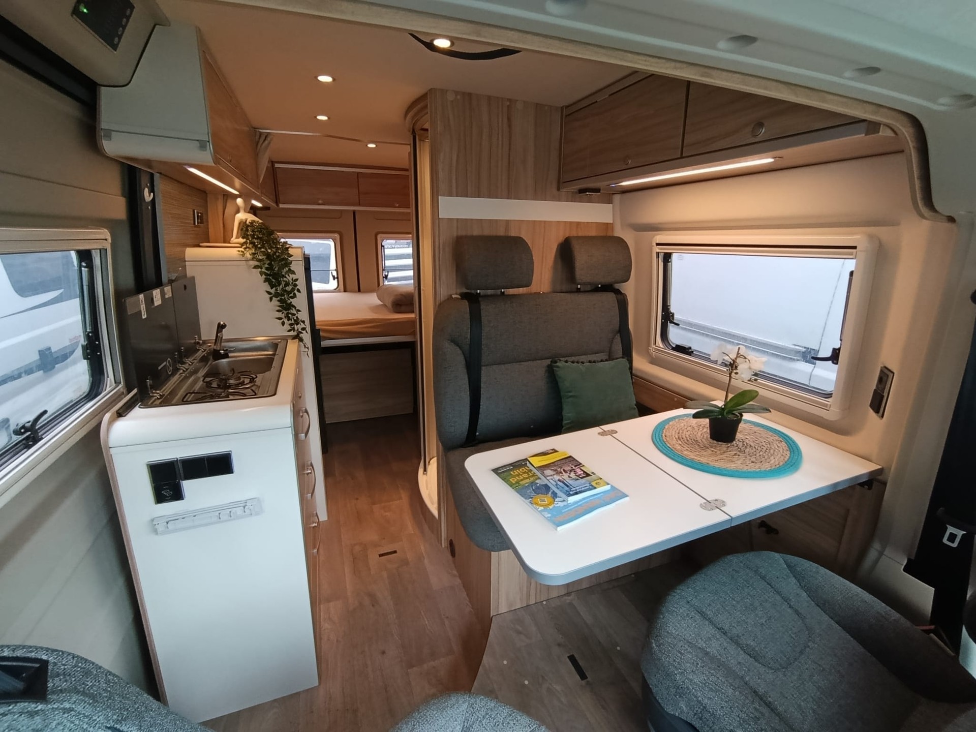 HYMER Grand Canyon Crossover***ABSOLUTE FREIHEIT DURCHS BAND***Aufstelldach*2x Doppelbett*Sensoren hinten*Multimedia*Rückfahrkamera*-image-13