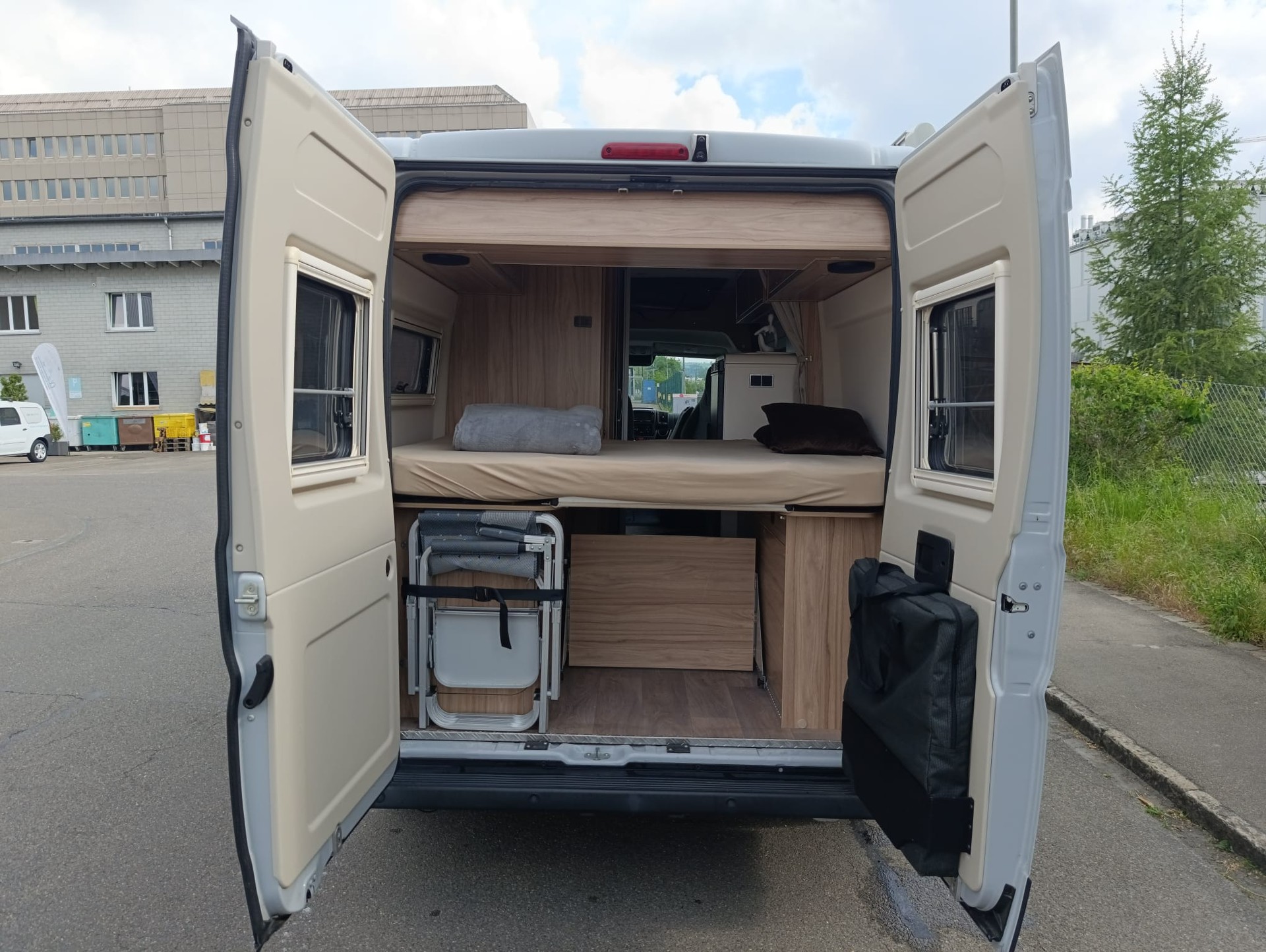 HYMER Grand Canyon Crossover***ABSOLUTE FREIHEIT DURCHS BAND***Aufstelldach*2x Doppelbett*Sensoren hinten*Multimedia*Rückfahrkamera*-image-10