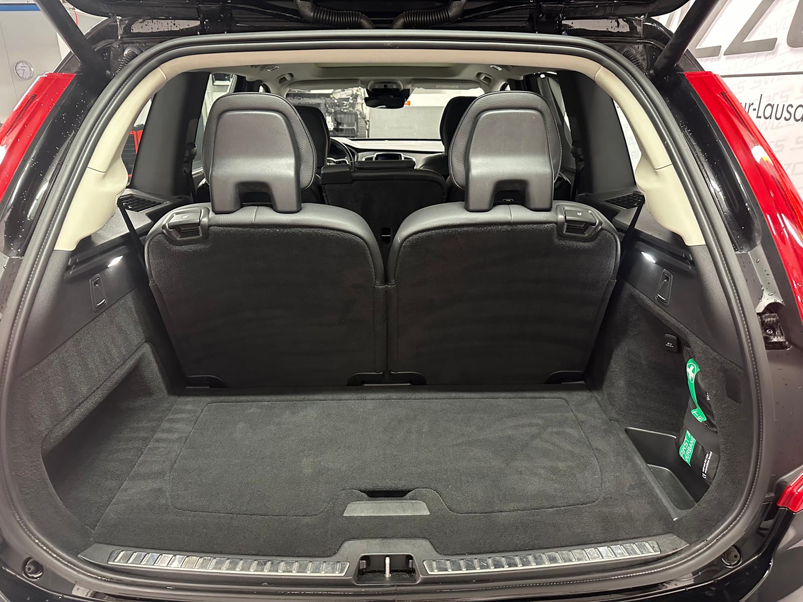VOLVO XC90 D5 AWD Momentum Geartronic-image-11