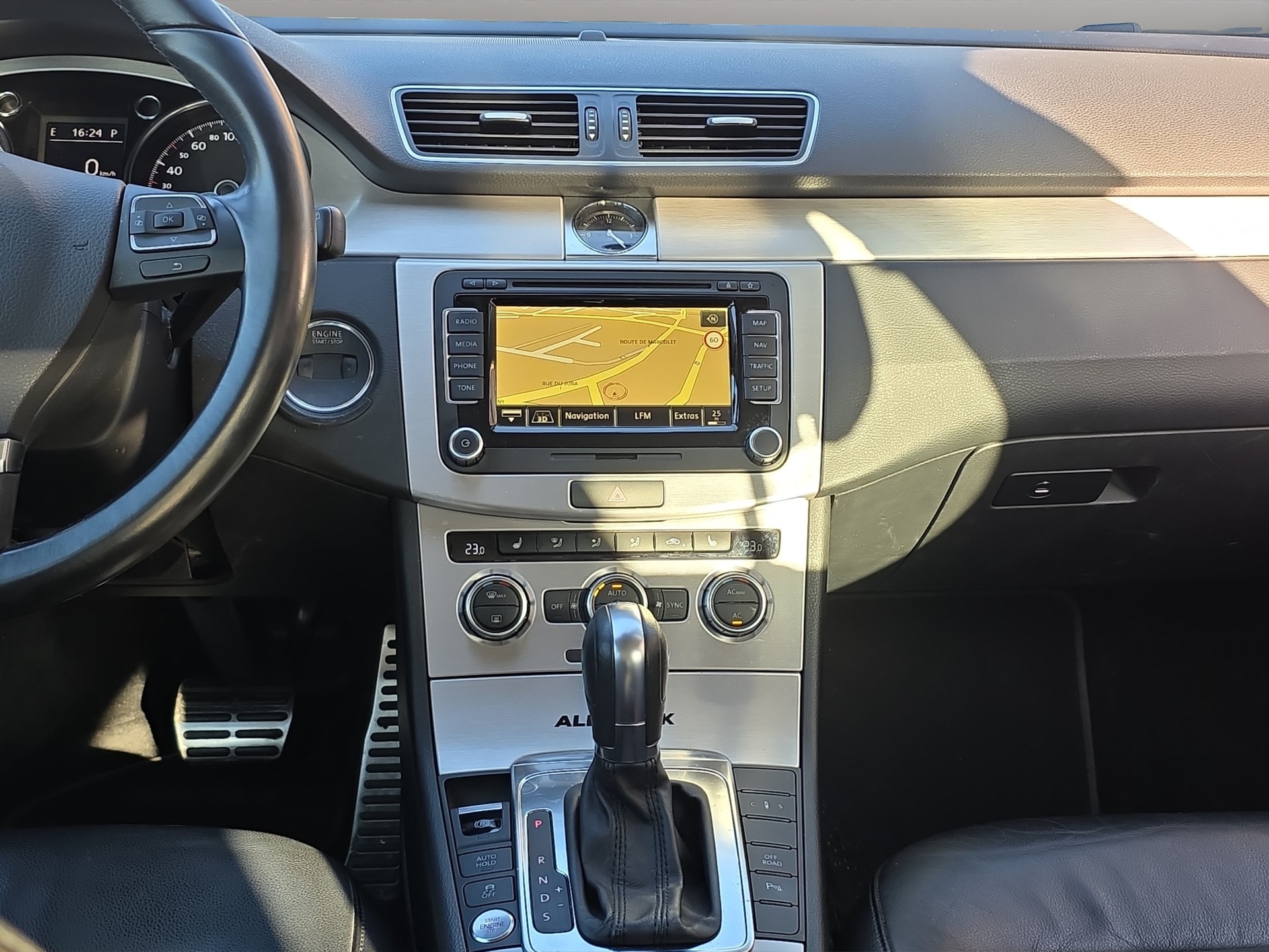 VW Passat Alltrack 2.0 TSI 4Motion DSG-image-13