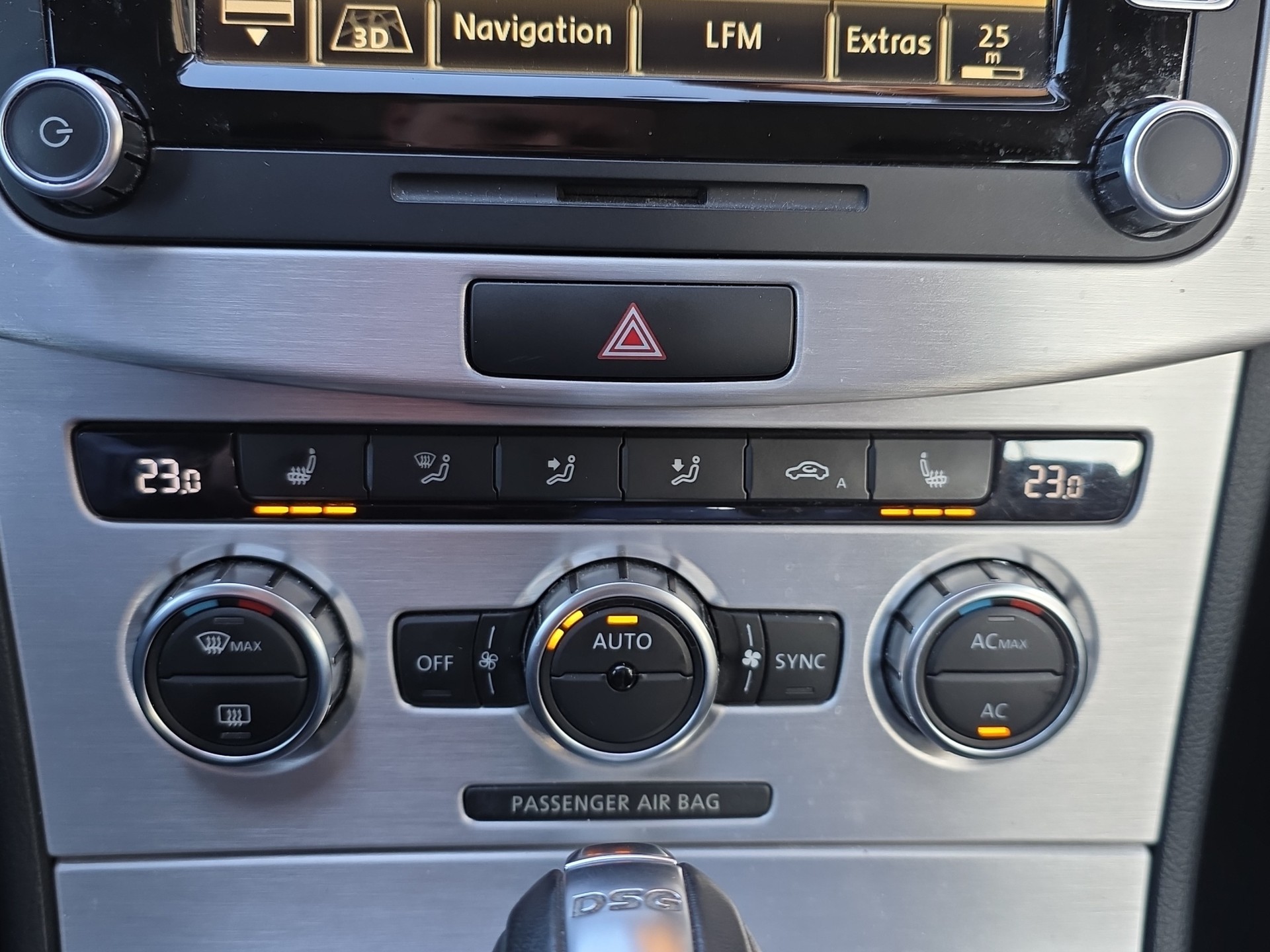 VW Passat Alltrack 2.0 TSI 4Motion DSG-image-16