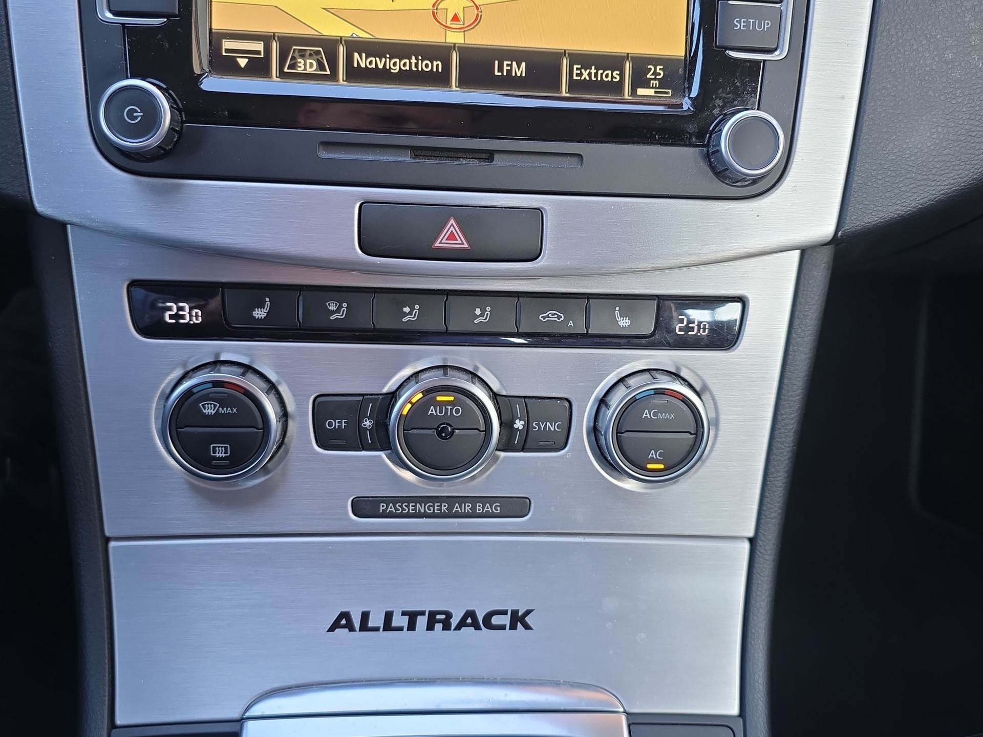 VW Passat Alltrack 2.0 TSI 4Motion DSG-image-19