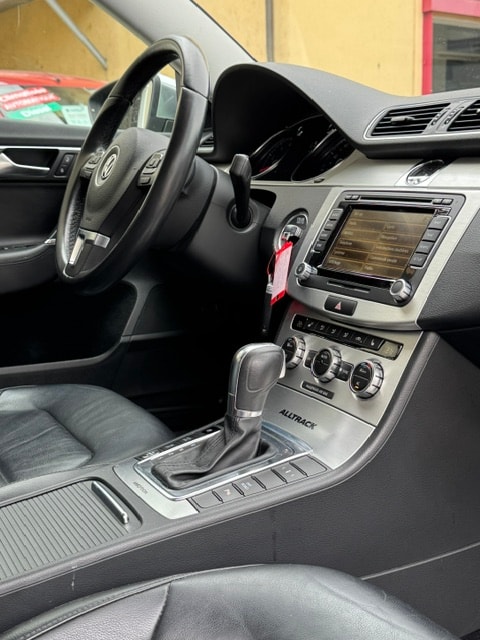 VW Passat Alltrack 2.0 TSI 4Motion DSG-image-6