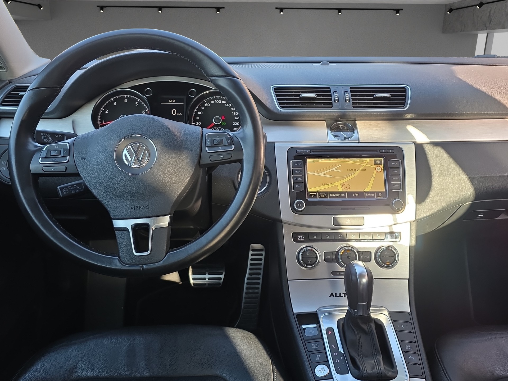 VW Passat Alltrack 2.0 TSI 4Motion DSG-image-12