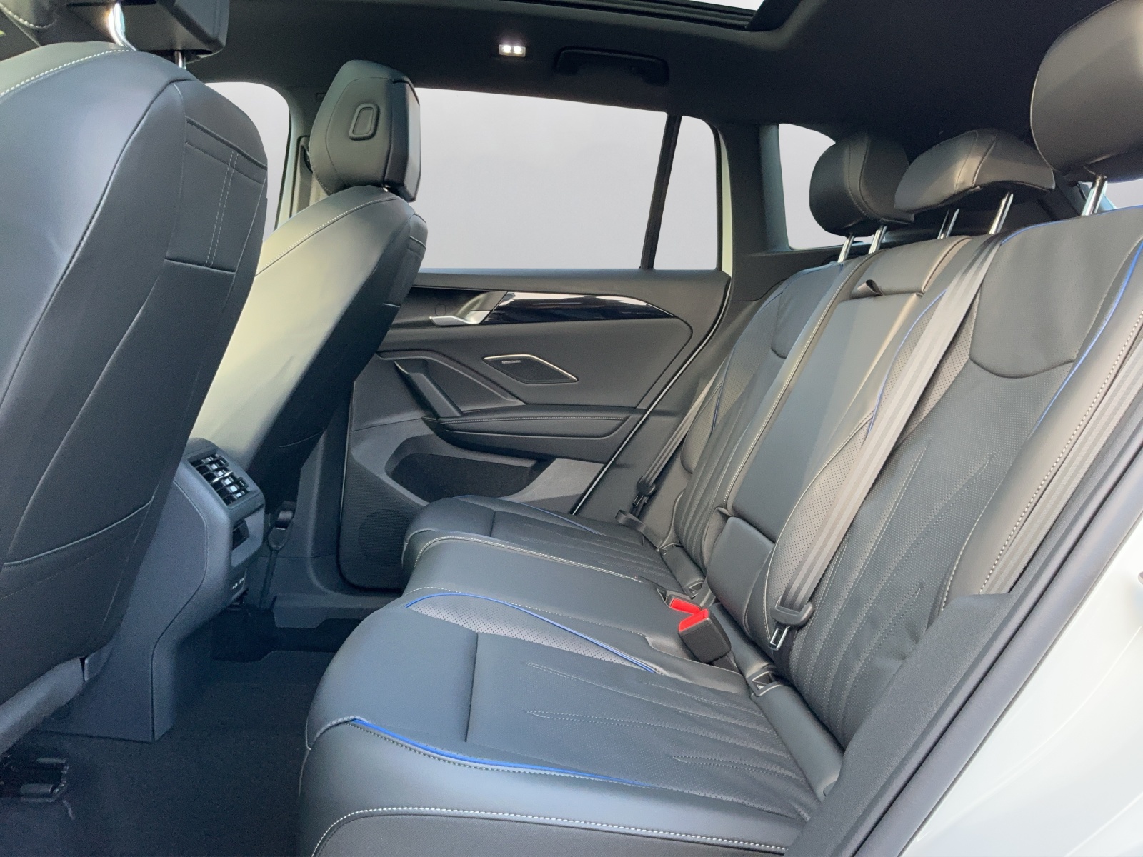 VW Tiguan 2.0 TSI DSG R-Line United 4Motion-image-10
