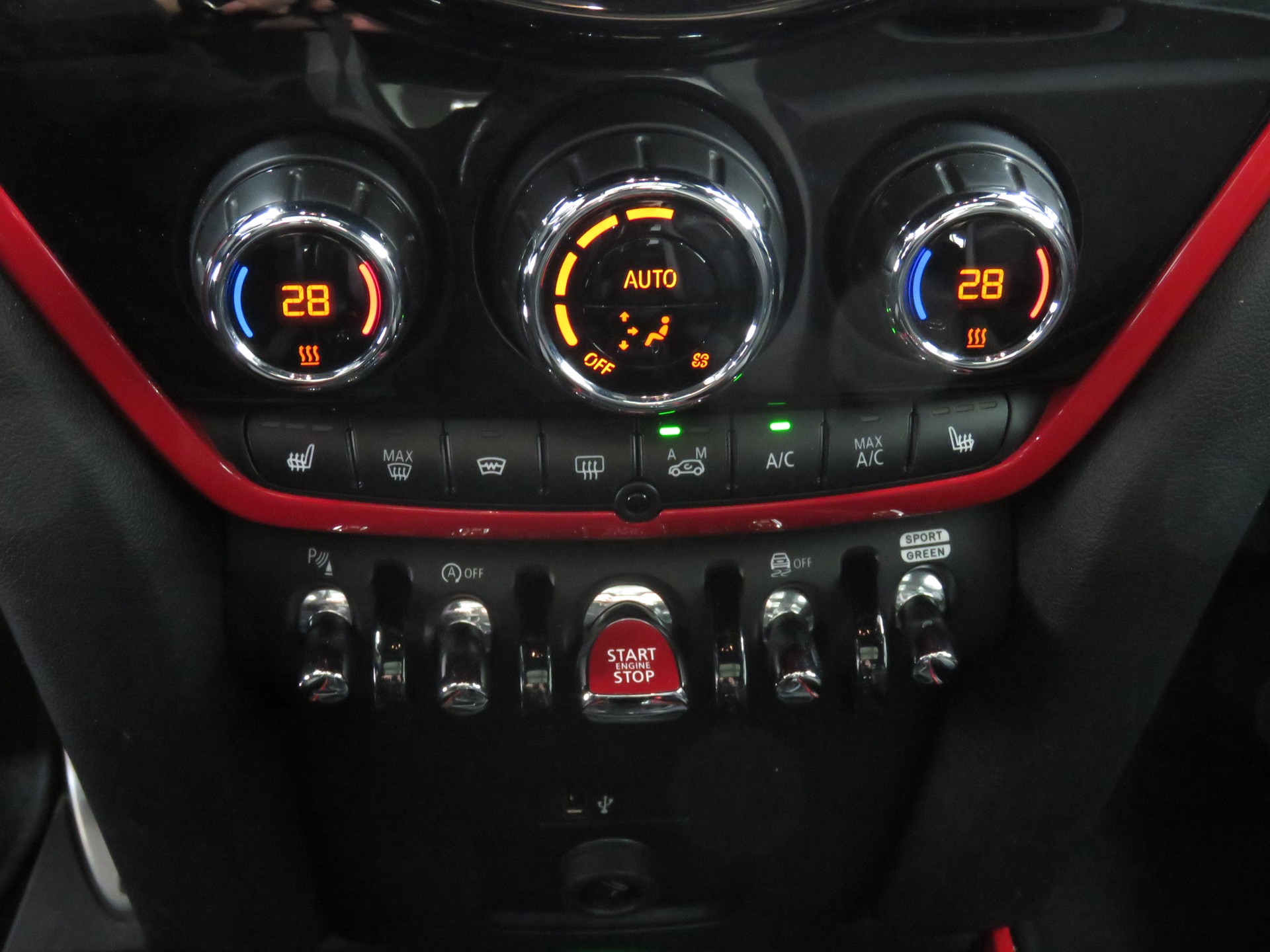 MINI Countryman John Cooper Works ALL4 Steptronic (Automat)-image-17