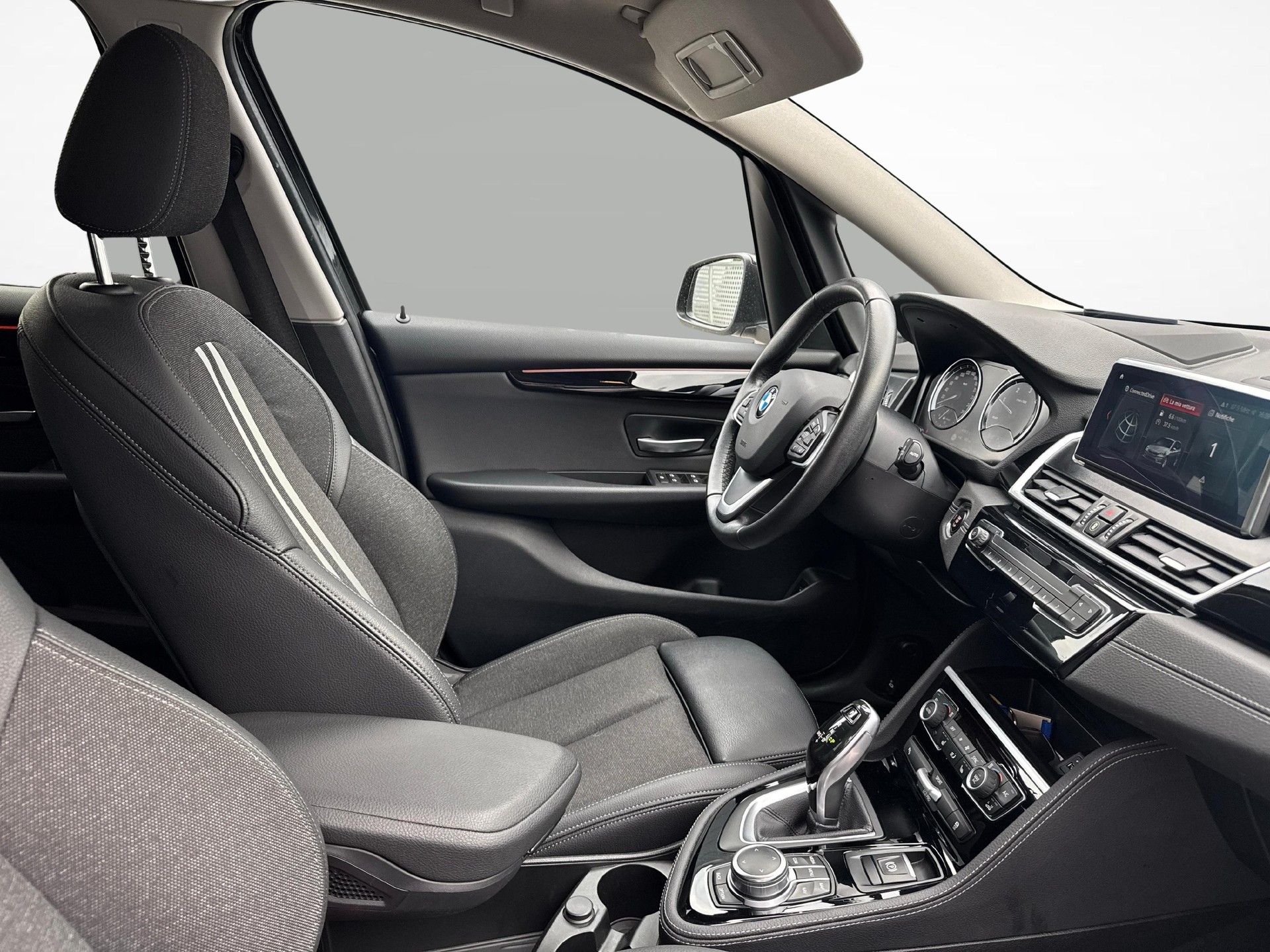 BMW 218d xDrive Gran Tourer-image-18