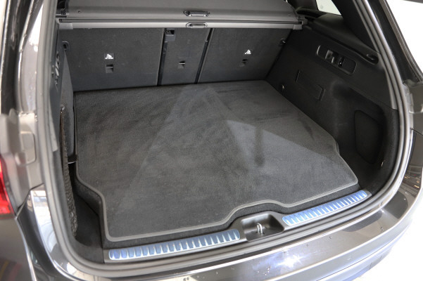 MERCEDES-BENZ GLC 300 e 4M 9G-Tronic-image-11
