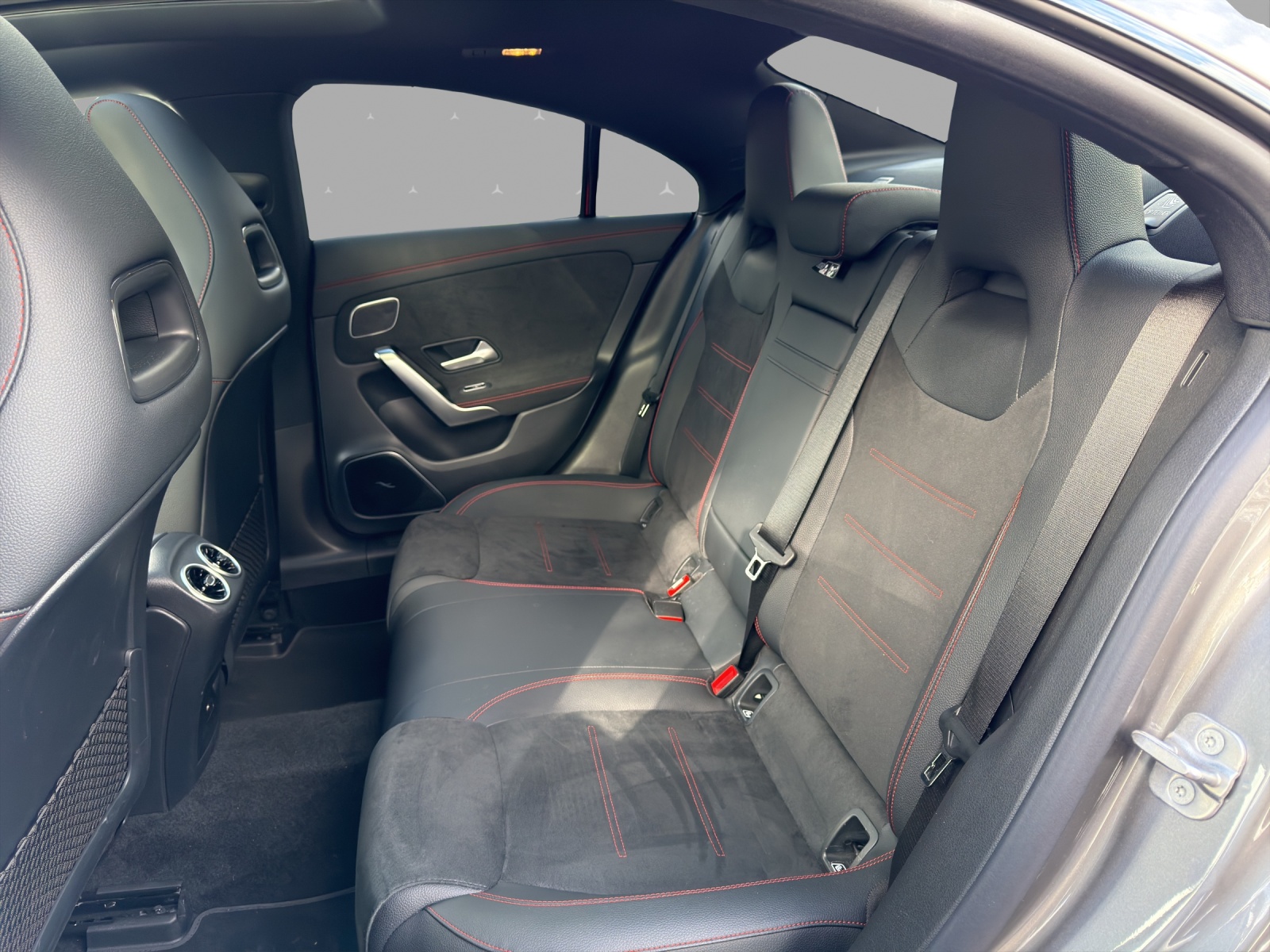 MERCEDES-BENZ CLA 200 7G-DCT-image-13