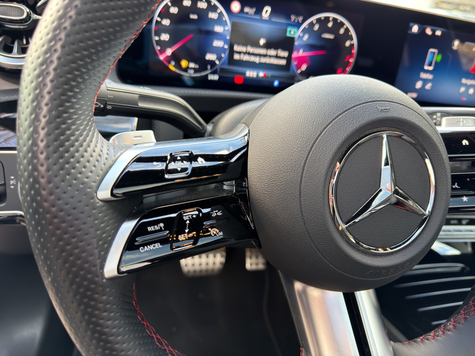 MERCEDES-BENZ CLA 200 7G-DCT-image-15
