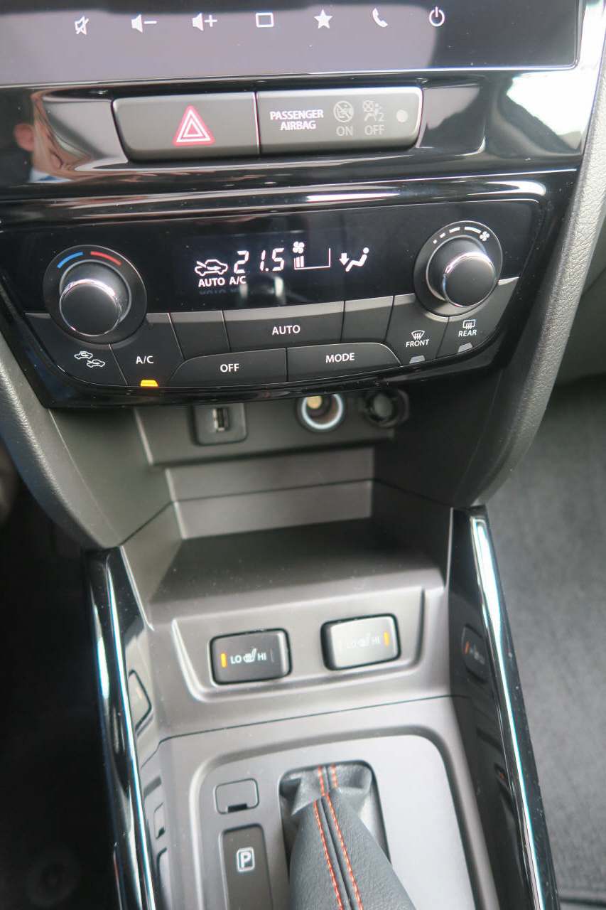 SUZUKI Vitara 1.4 T Black Edition Top Hybrid 4x4-image-12