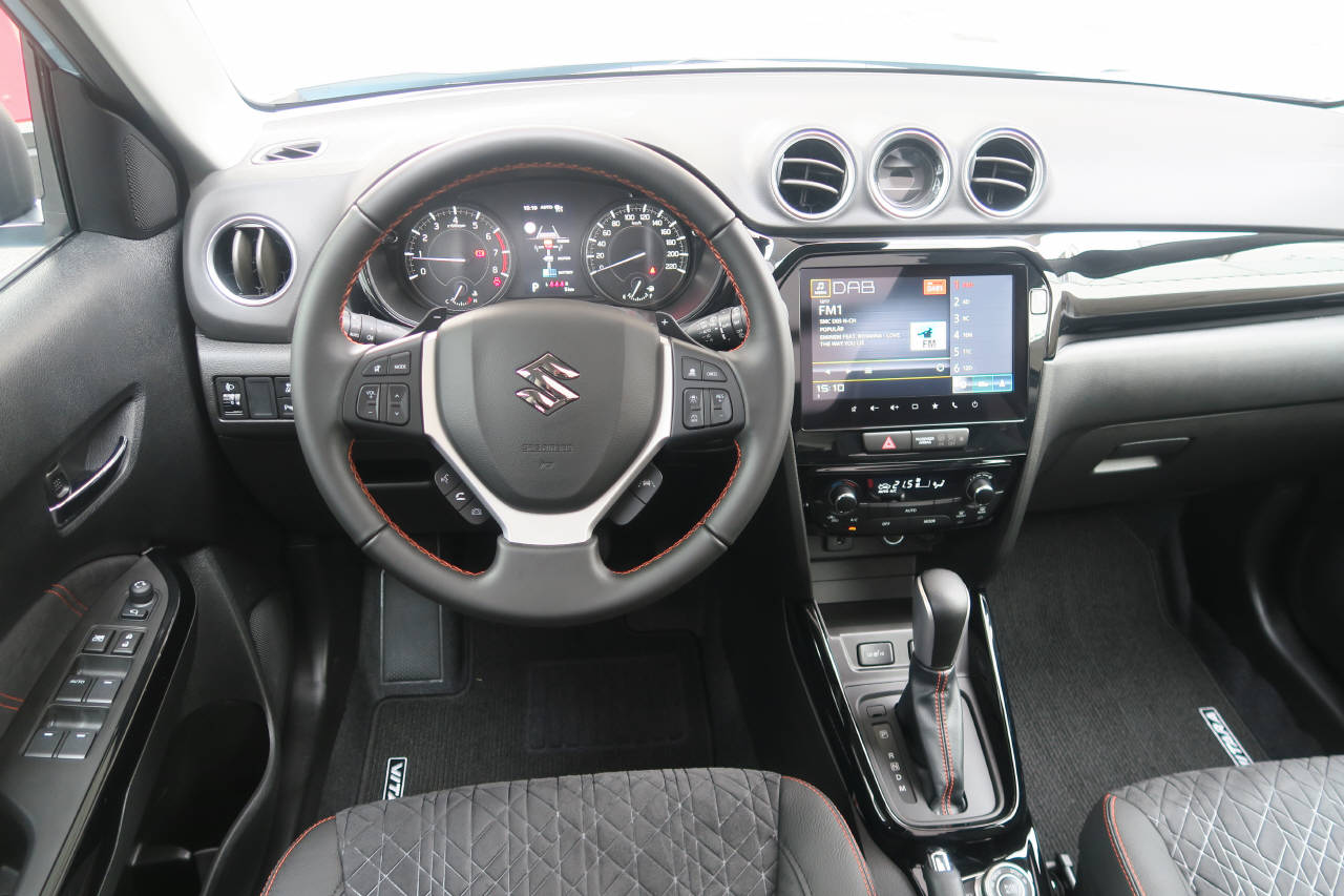 SUZUKI Vitara 1.4 T Black Edition Top Hybrid 4x4-image-4