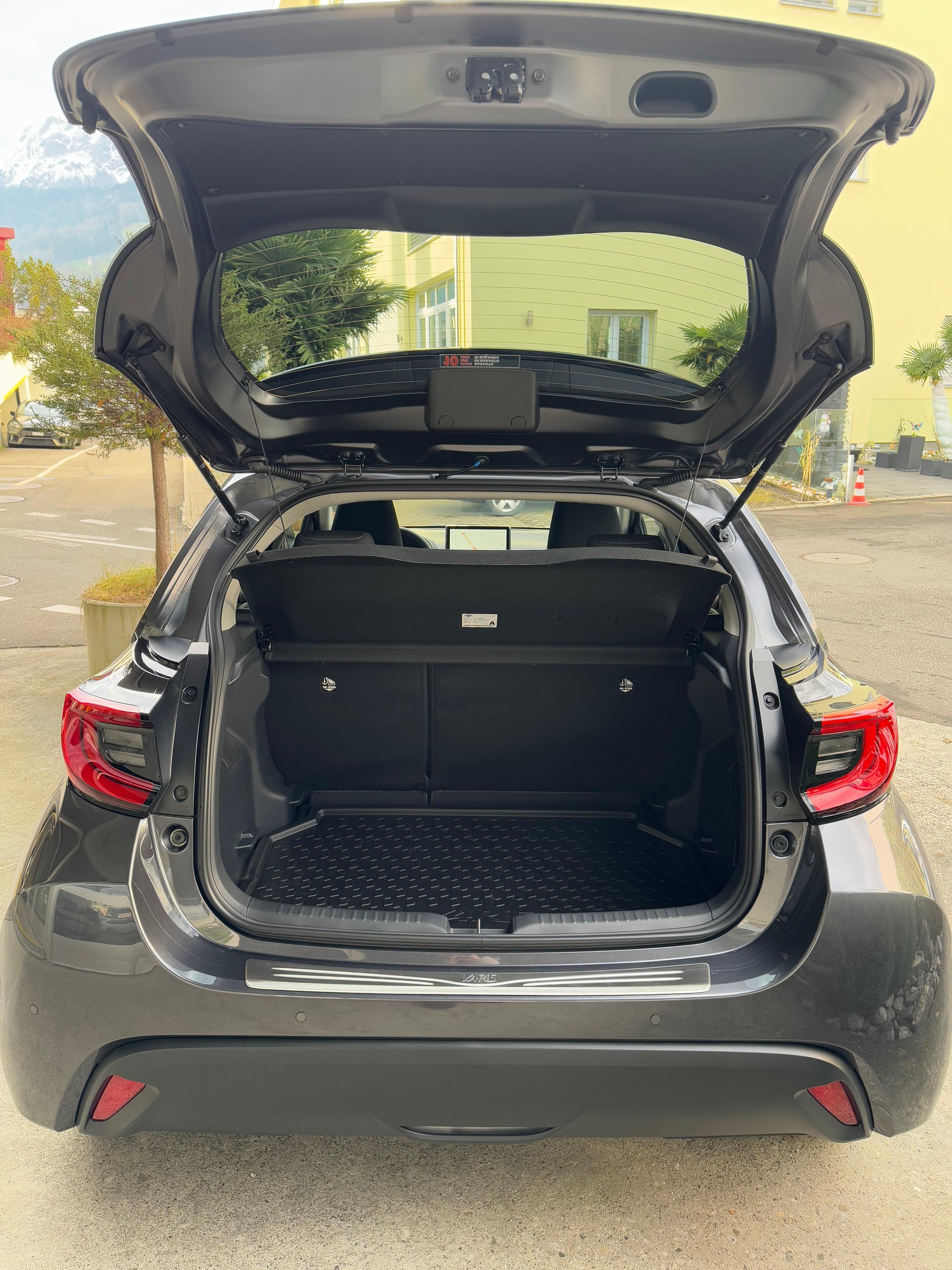 TOYOTA Yaris 1.5 VVT-i HSD Trend-image-16