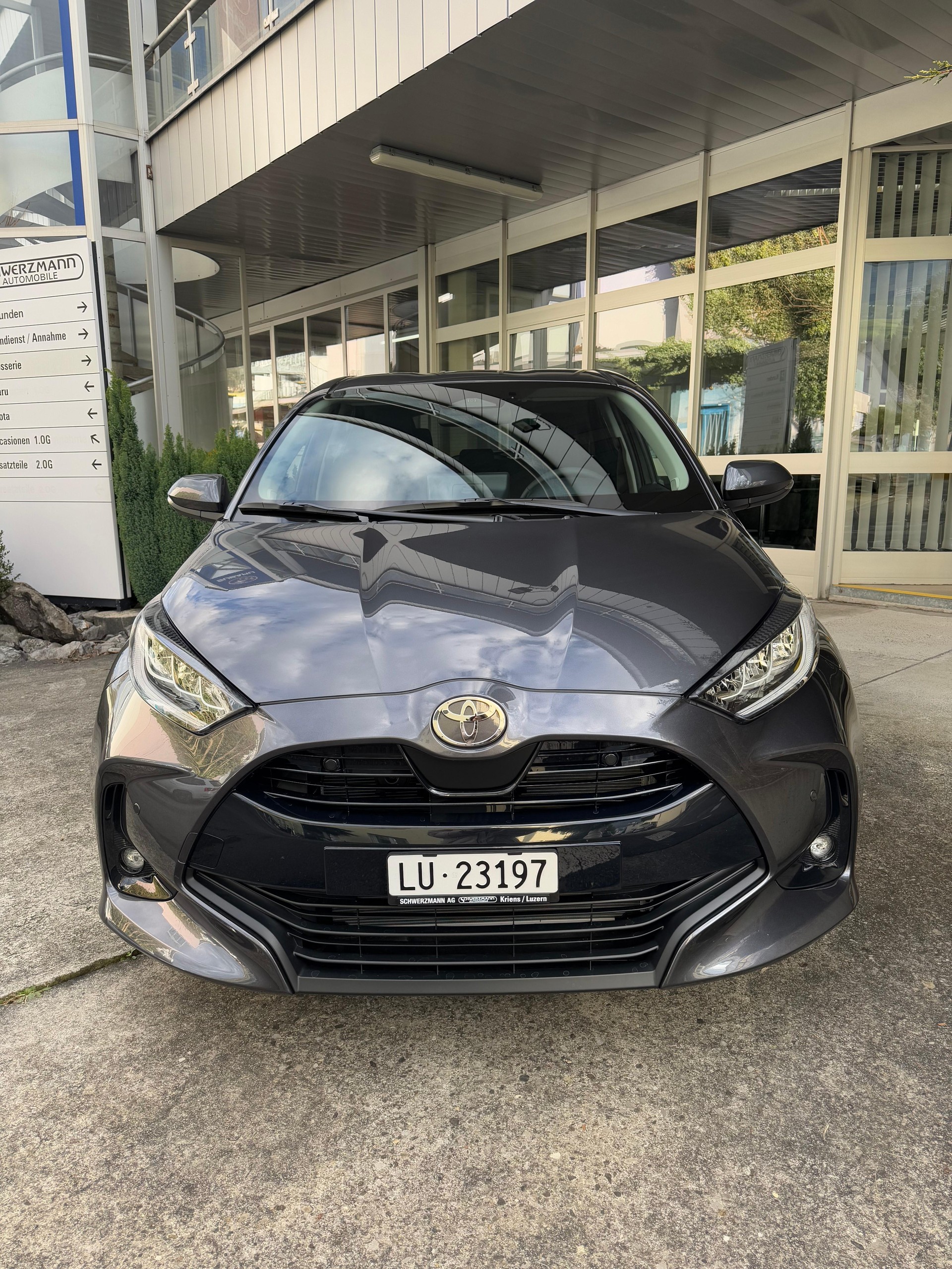 TOYOTA Yaris 1.5 VVT-i HSD Trend-showroom-element-1
