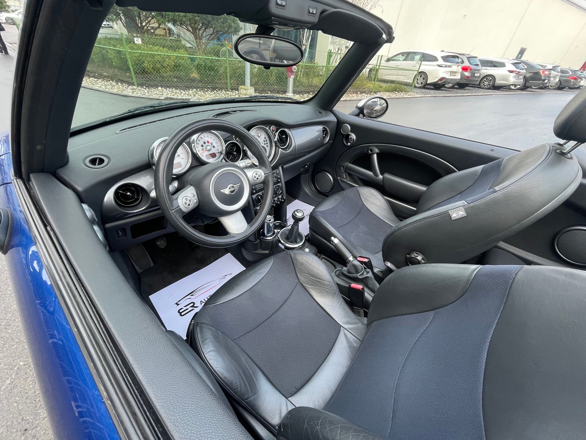 MINI Cooper Cabriolet-image-11