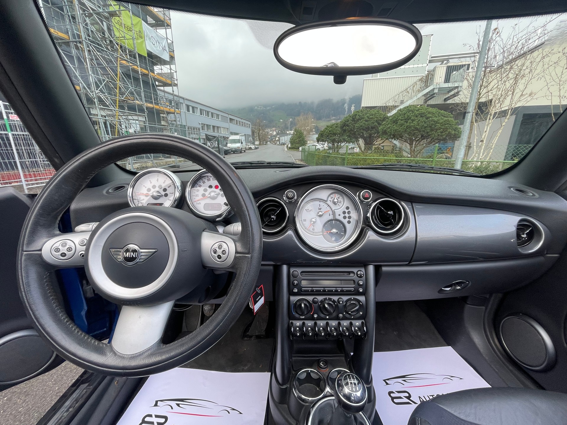 MINI Cooper Cabriolet-image-12