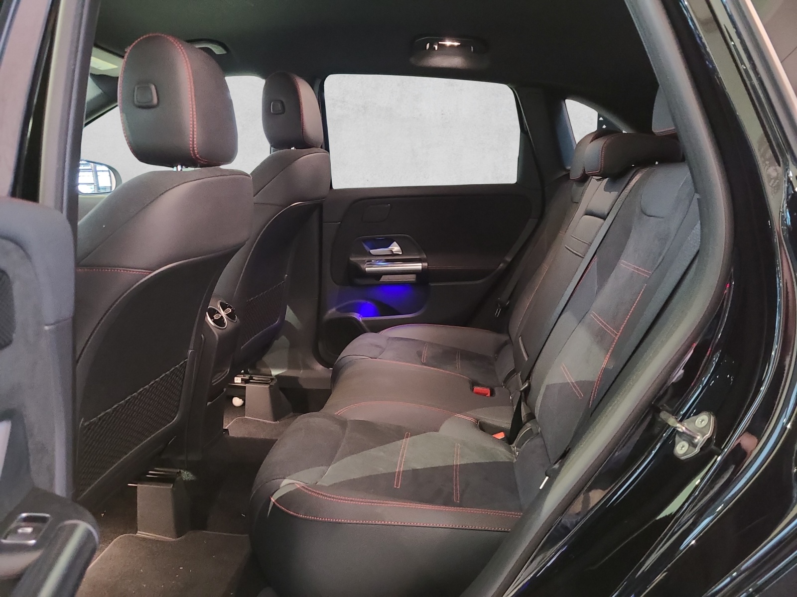 MERCEDES-BENZ B 220 4Matic AMG Line 7G-DCT-image-10