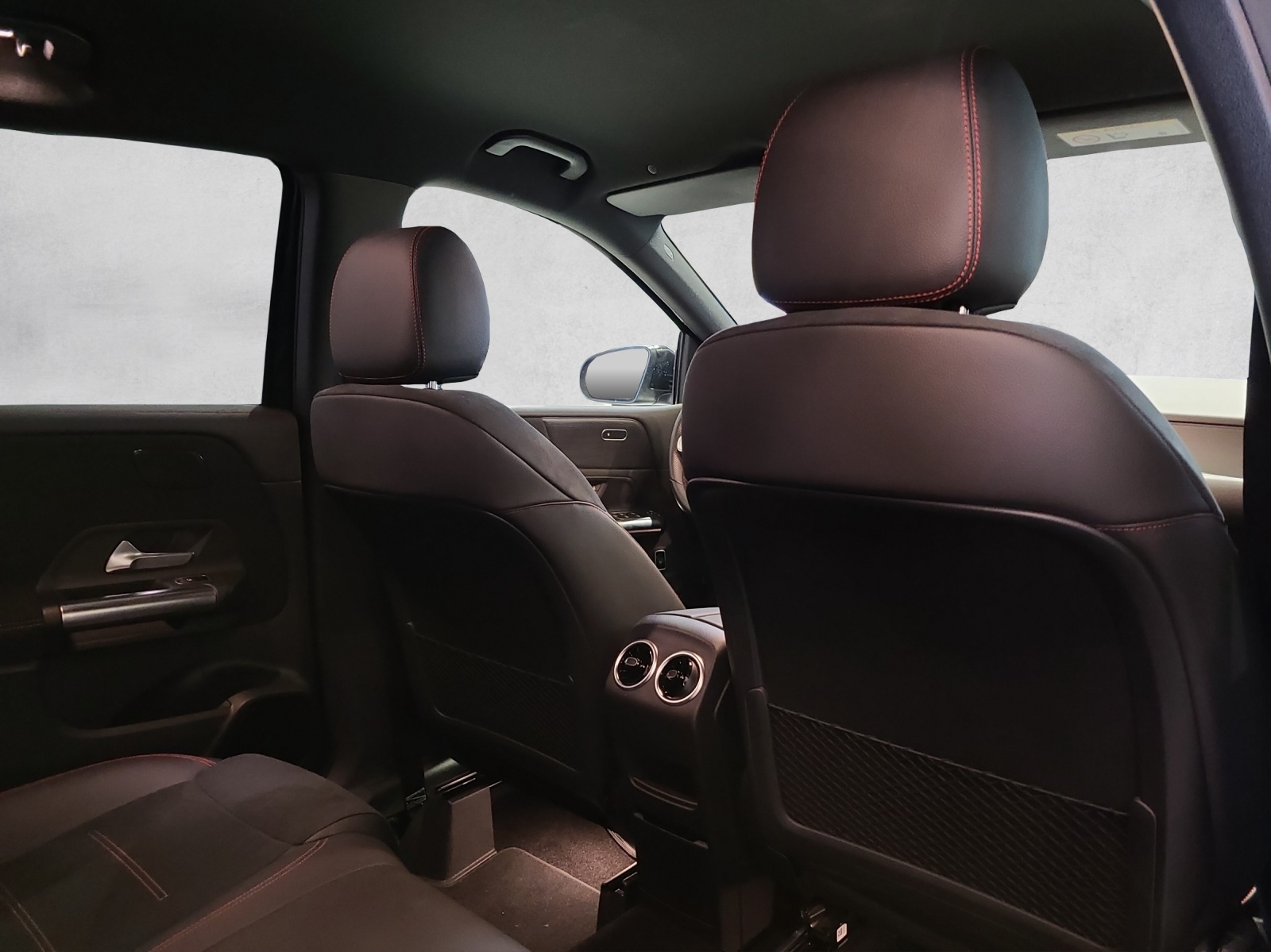 MERCEDES-BENZ B 220 4Matic AMG Line 7G-DCT-image-14