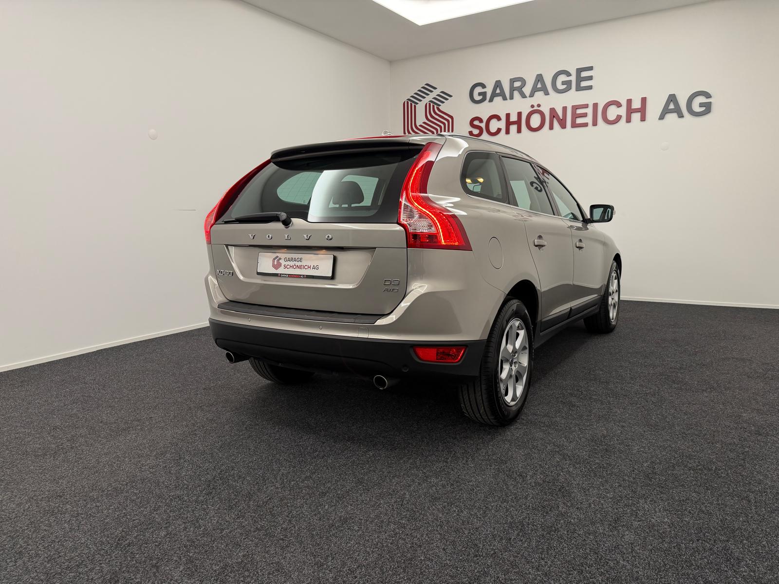 VOLVO XC60 D3 AWD Summum Geartronic-image-4