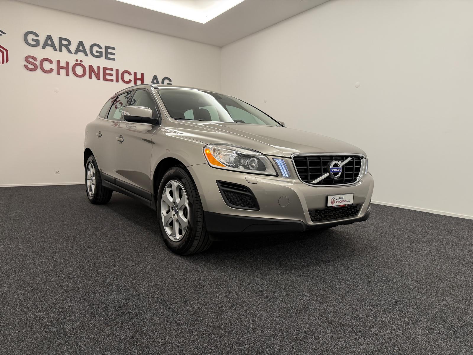 VOLVO XC60 D3 AWD Summum Geartronic-image-2