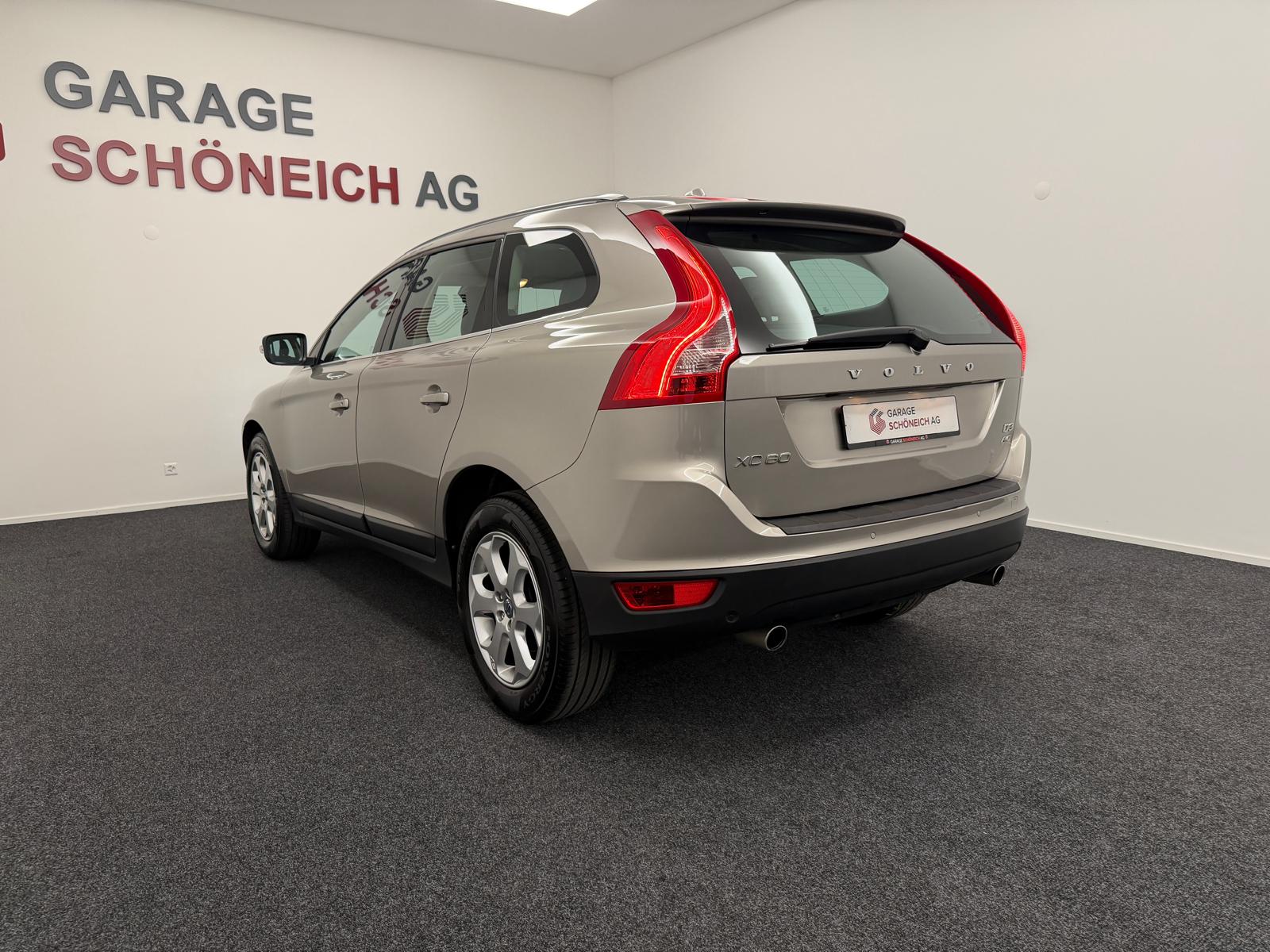 VOLVO XC60 D3 AWD Summum Geartronic-image-6