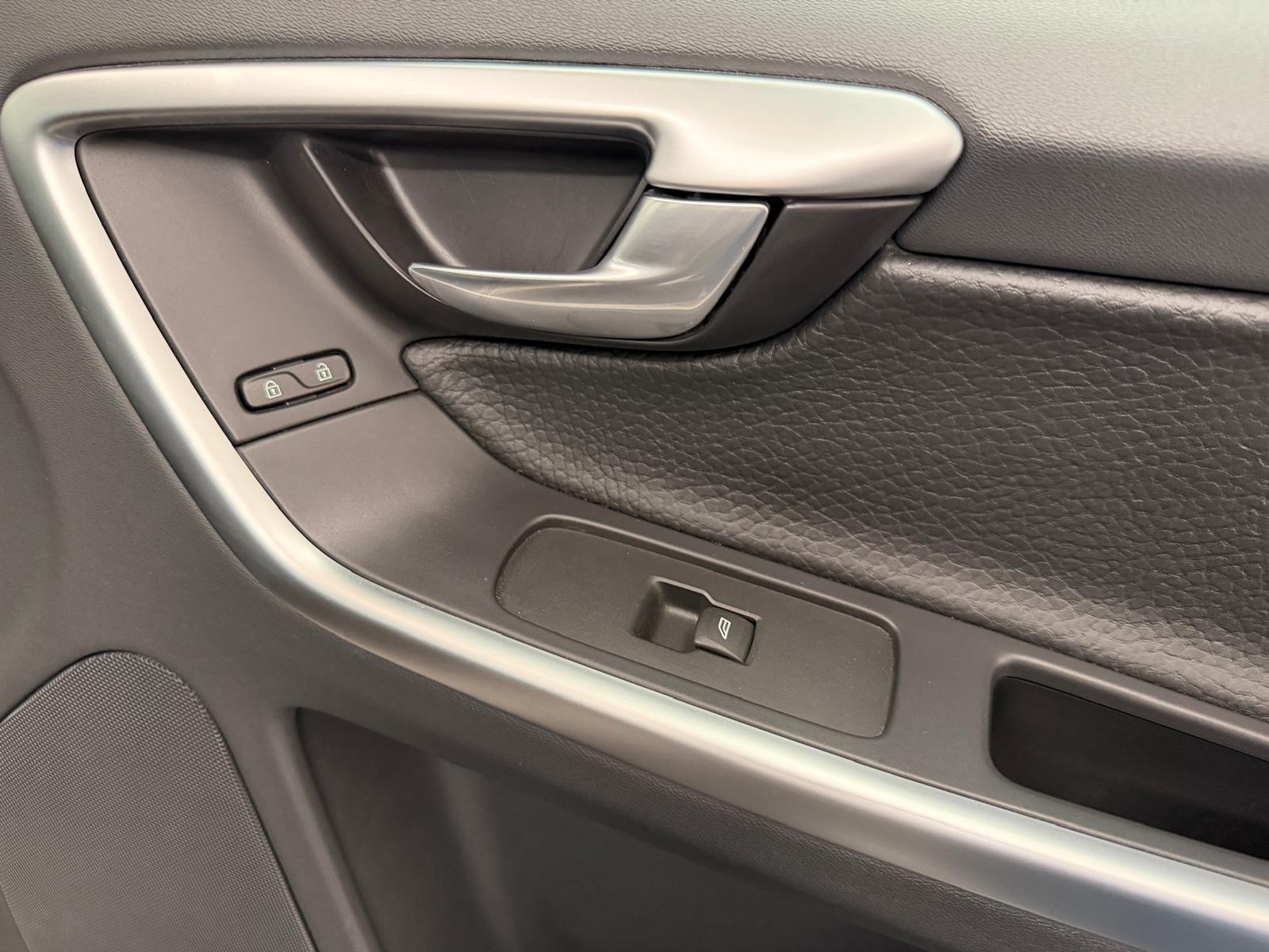 VOLVO XC60 D3 AWD Summum Geartronic-image-21