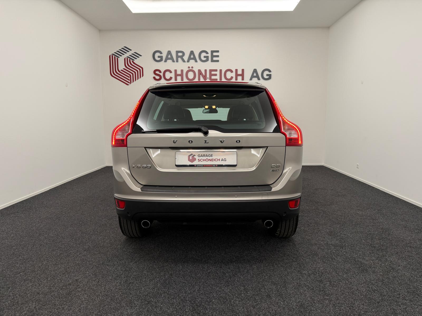 VOLVO XC60 D3 AWD Summum Geartronic-image-5