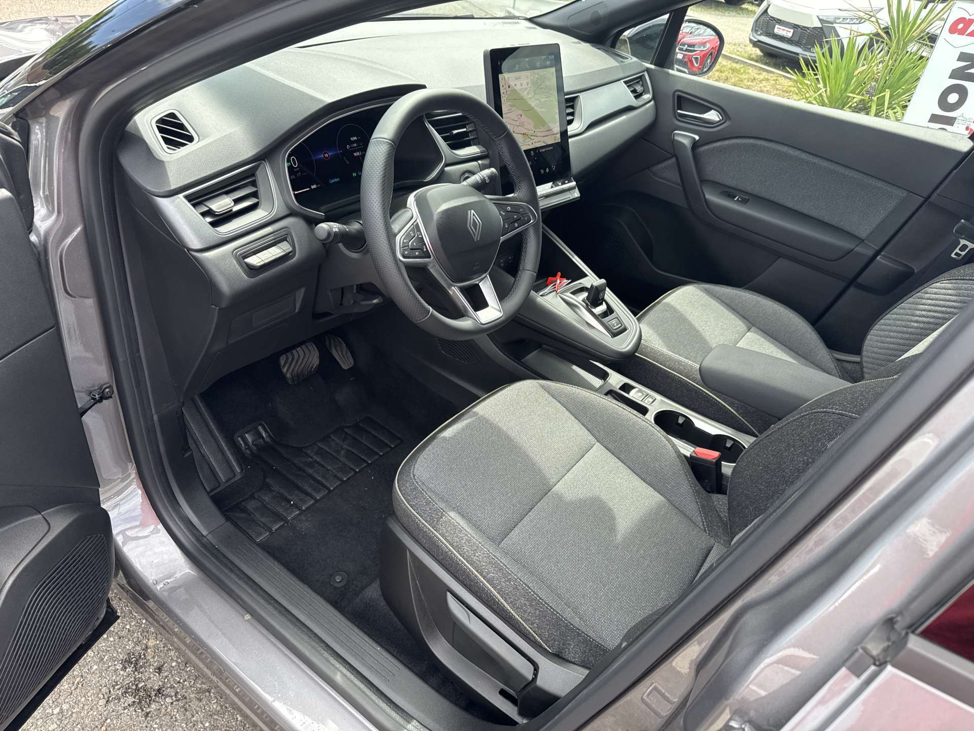 RENAULT Captur 1.8 E-Tech 160 Techno DHT-Automat-image-5