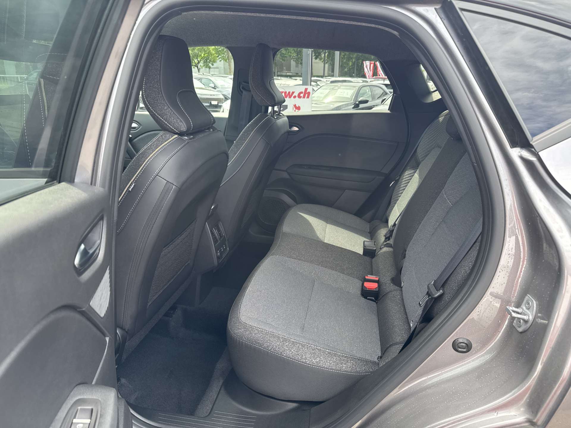 RENAULT Captur 1.8 E-Tech 160 Techno DHT-Automat-image-6