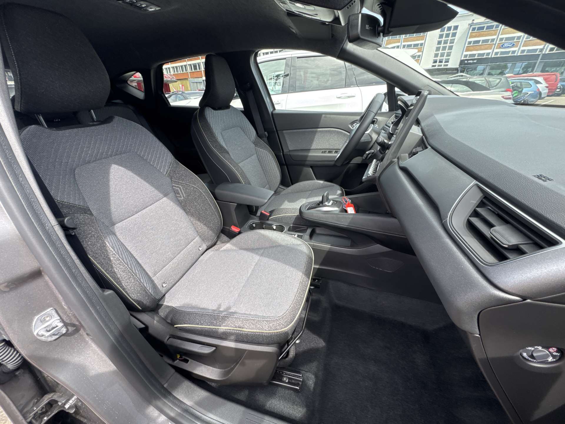 RENAULT Captur 1.8 E-Tech 160 Techno DHT-Automat-image-12