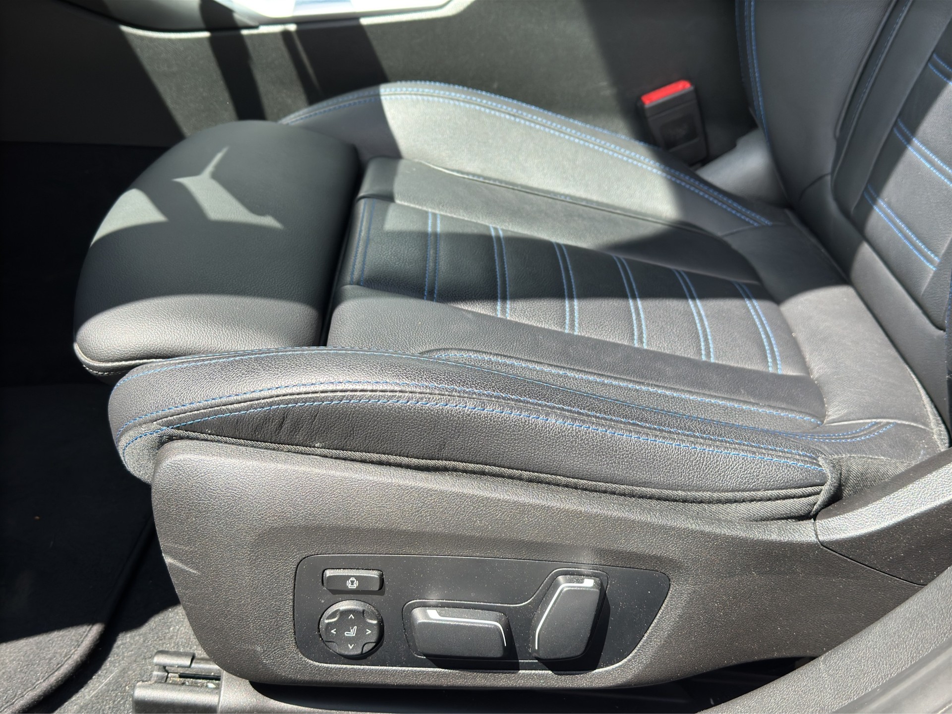 BMW 320d xDrive M Sport Steptronic-image-9