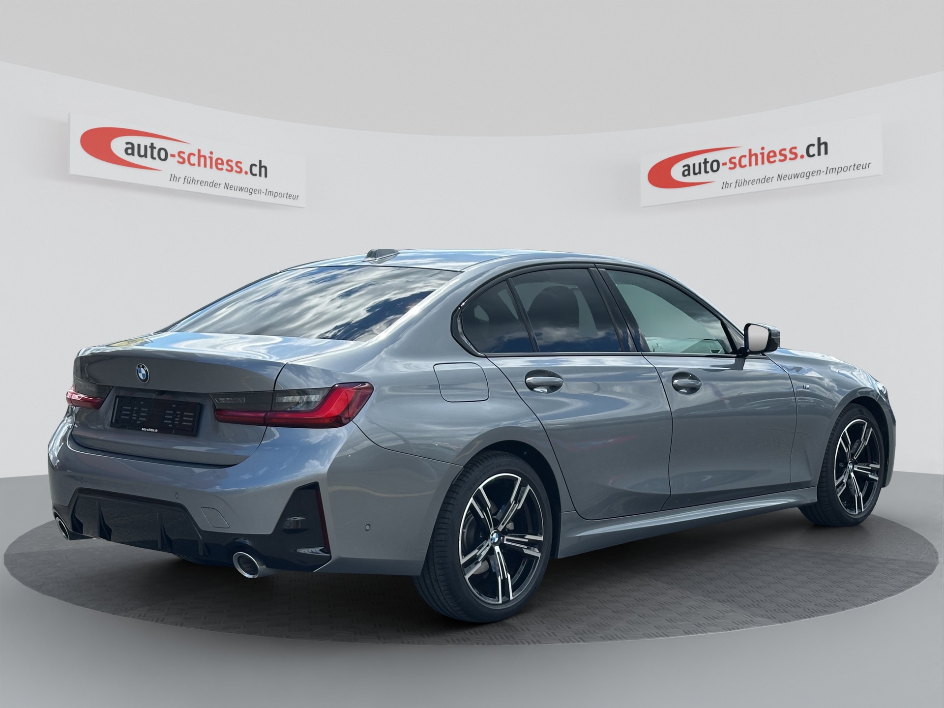 BMW 320d xDrive M Sport Steptronic-image-4