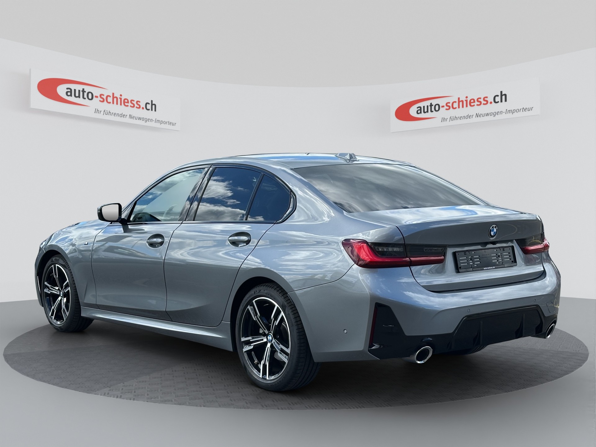 BMW 320d xDrive M Sport Steptronic-image-2