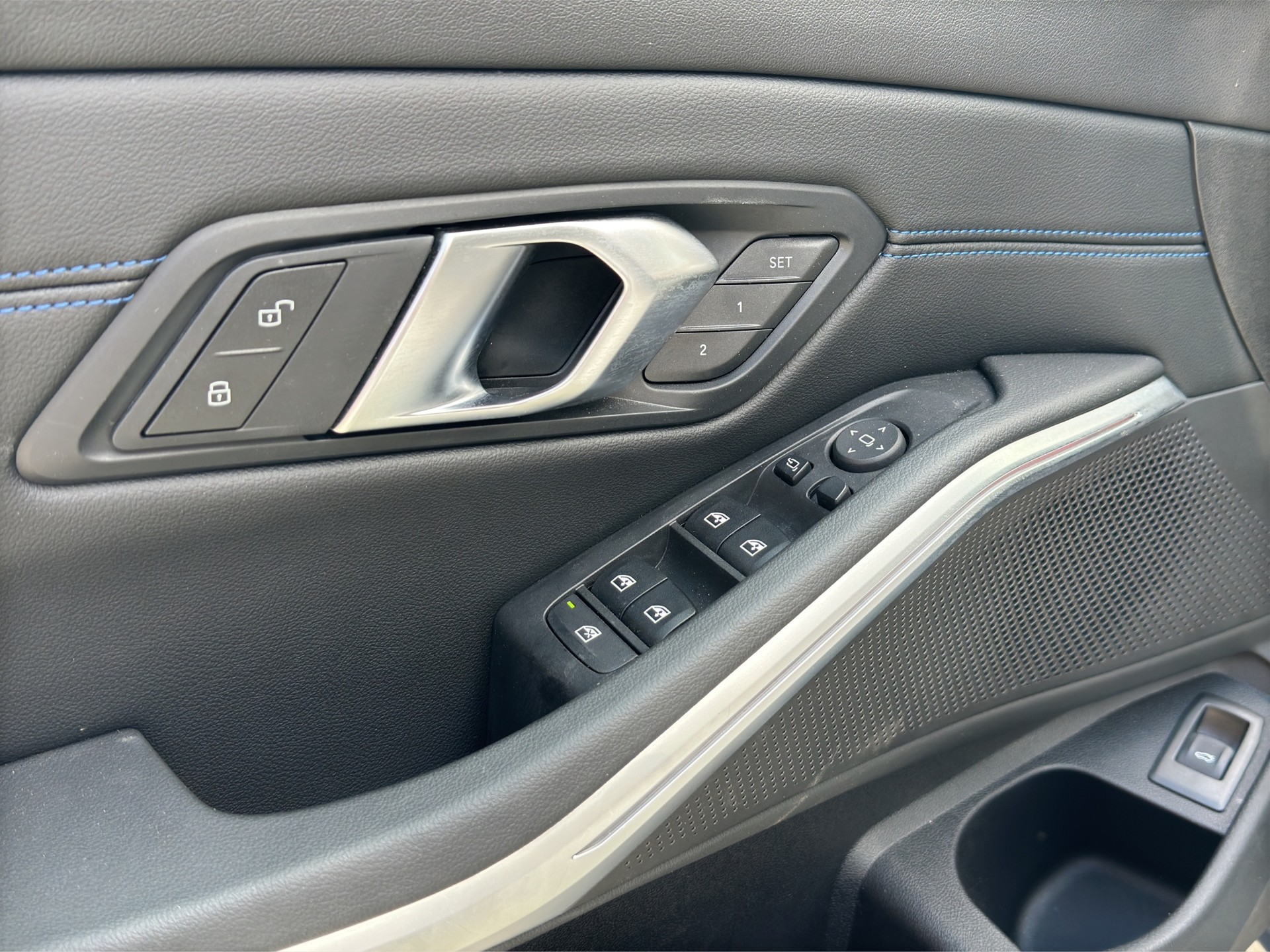 BMW 320d xDrive M Sport Steptronic-image-8