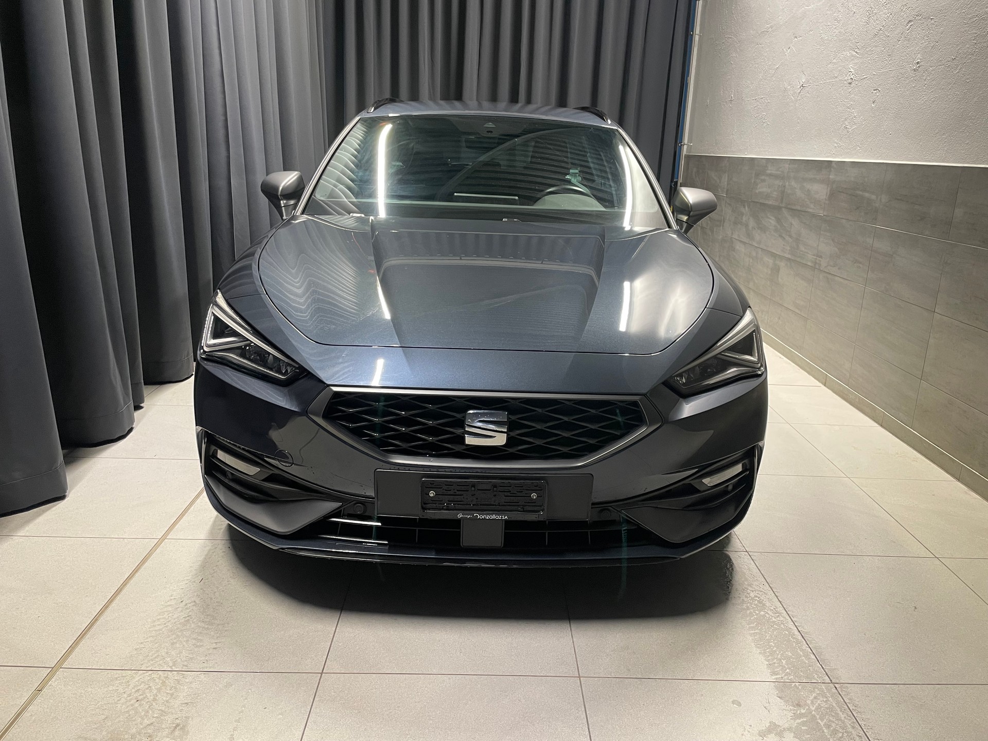 SEAT Leon ST 1.5 eTSI mHEV DSG FR (18)-showroom-element-1